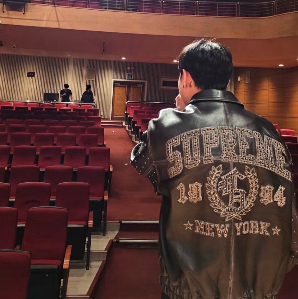 Supreme Gem Studded Leather Jacket Black - 24SS 착용 스타일