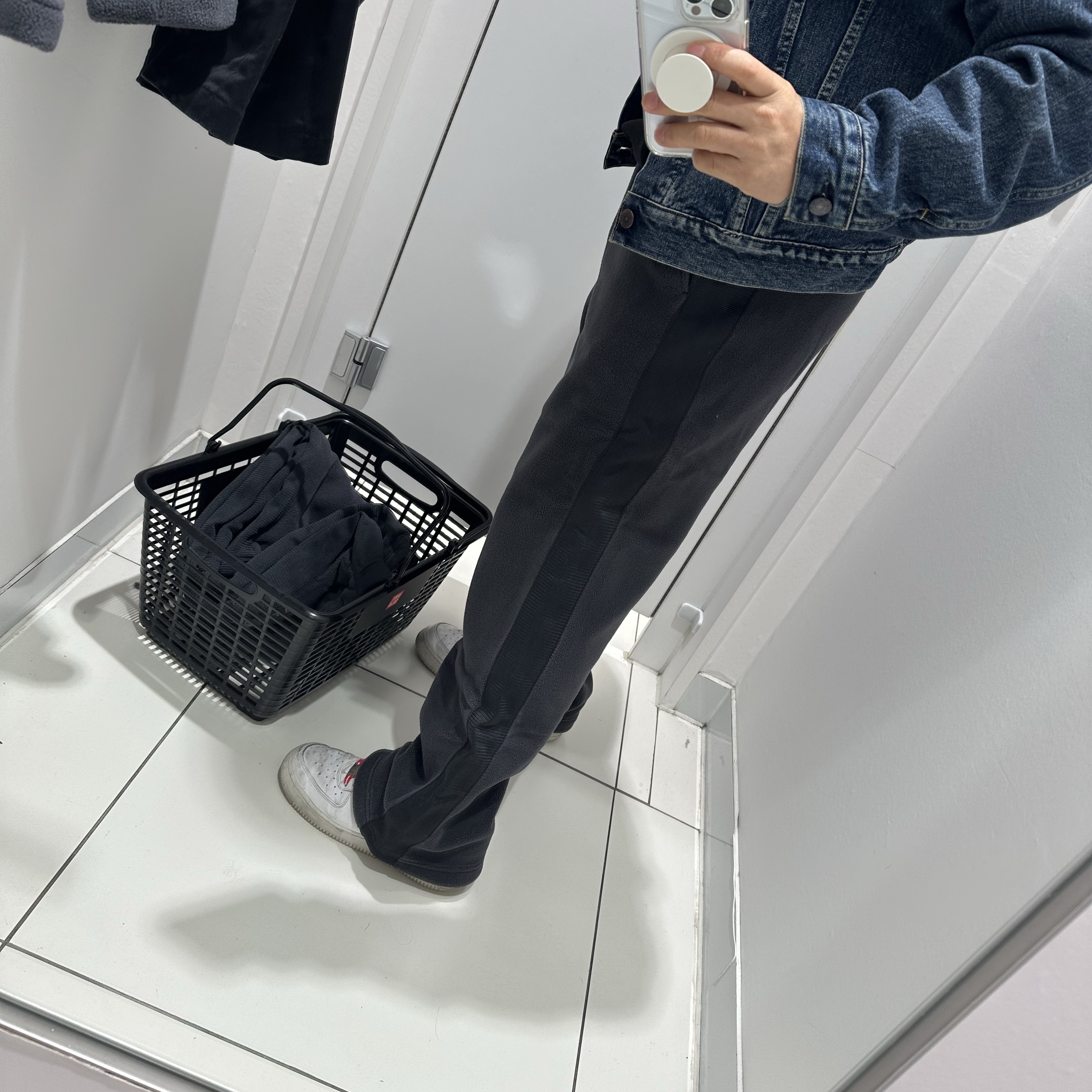 Uniqlo x Needles Fleece Wide Pants Dark Gray - KR 착용 스타일