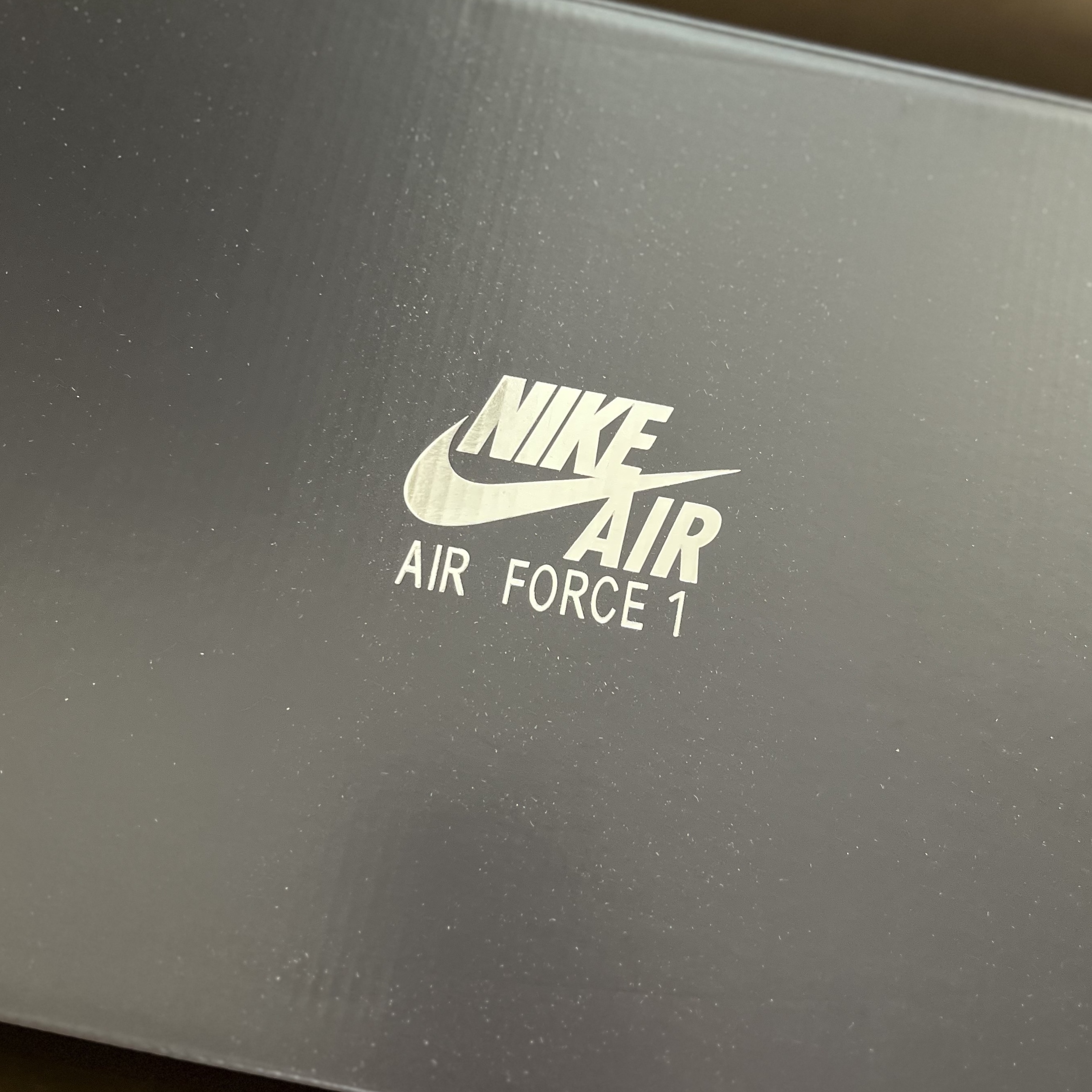 Nike Air Force 1 Mid Flax and Outdoor Green 착용 스타일 - 1