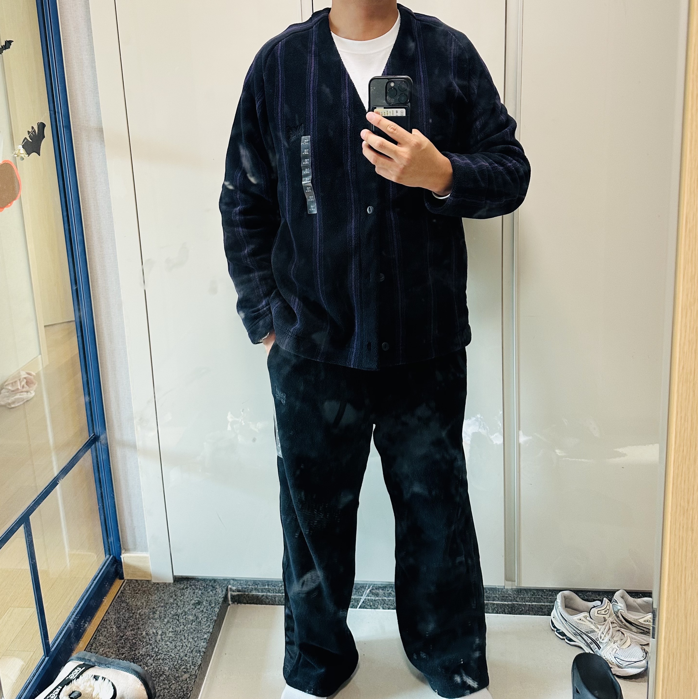 Uniqlo x Needles Fleece Oversized Cardigan Black - KR, Uniqlo x Needles Fleece Wide Pants Black - KR 착용 스타일 - 1