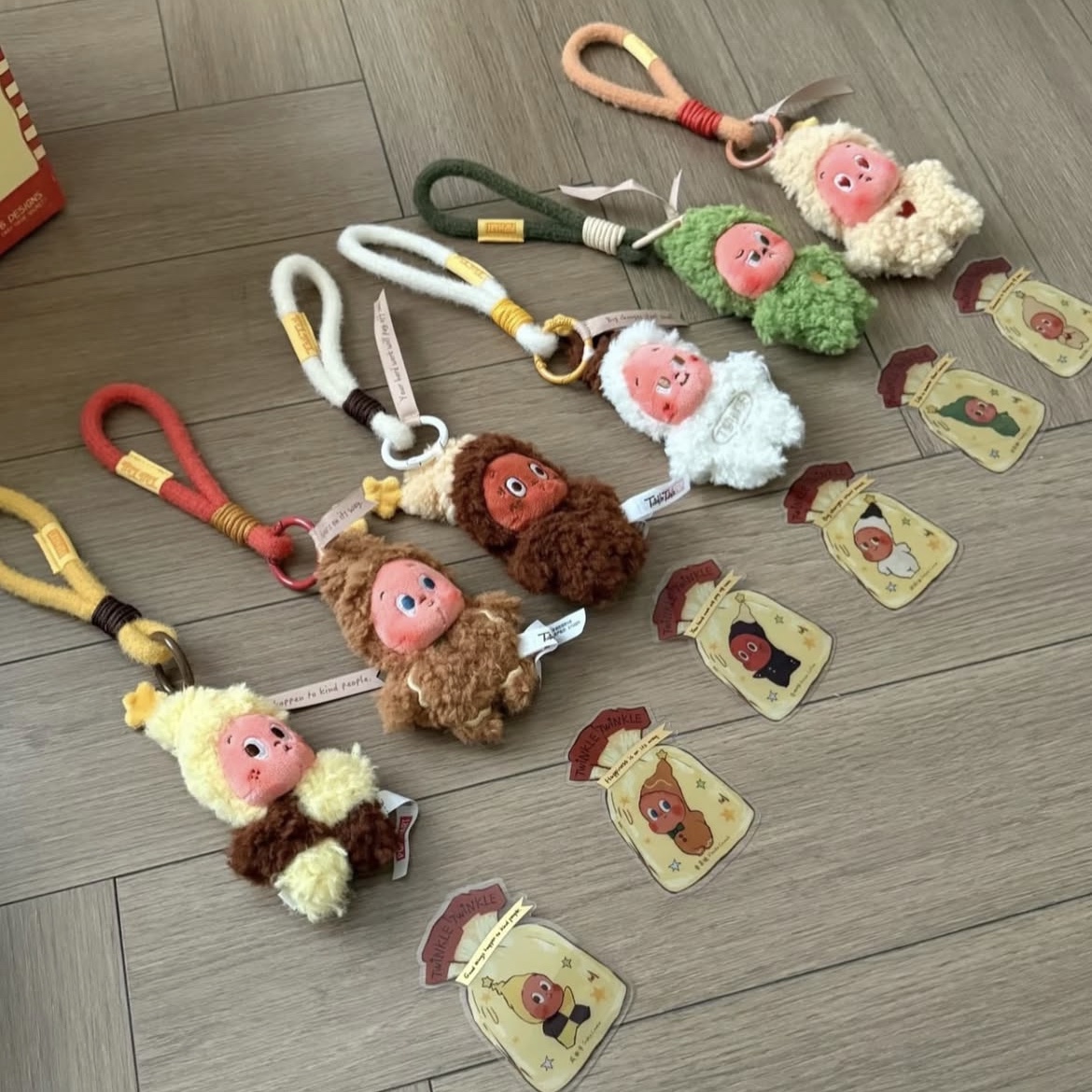 Pop Mart Twinkle Twinkle Savor the Moment Series-Fresh-Baked Mini Cookies Plush Pendant Vanilla Crunch (Opened Case), Pop Mart Twinkle Twinkle Savor the Moment Series-Fresh-Baked Mini Cookies Plush Pendant Salty Cookie (Opened Case) 착용 스타일