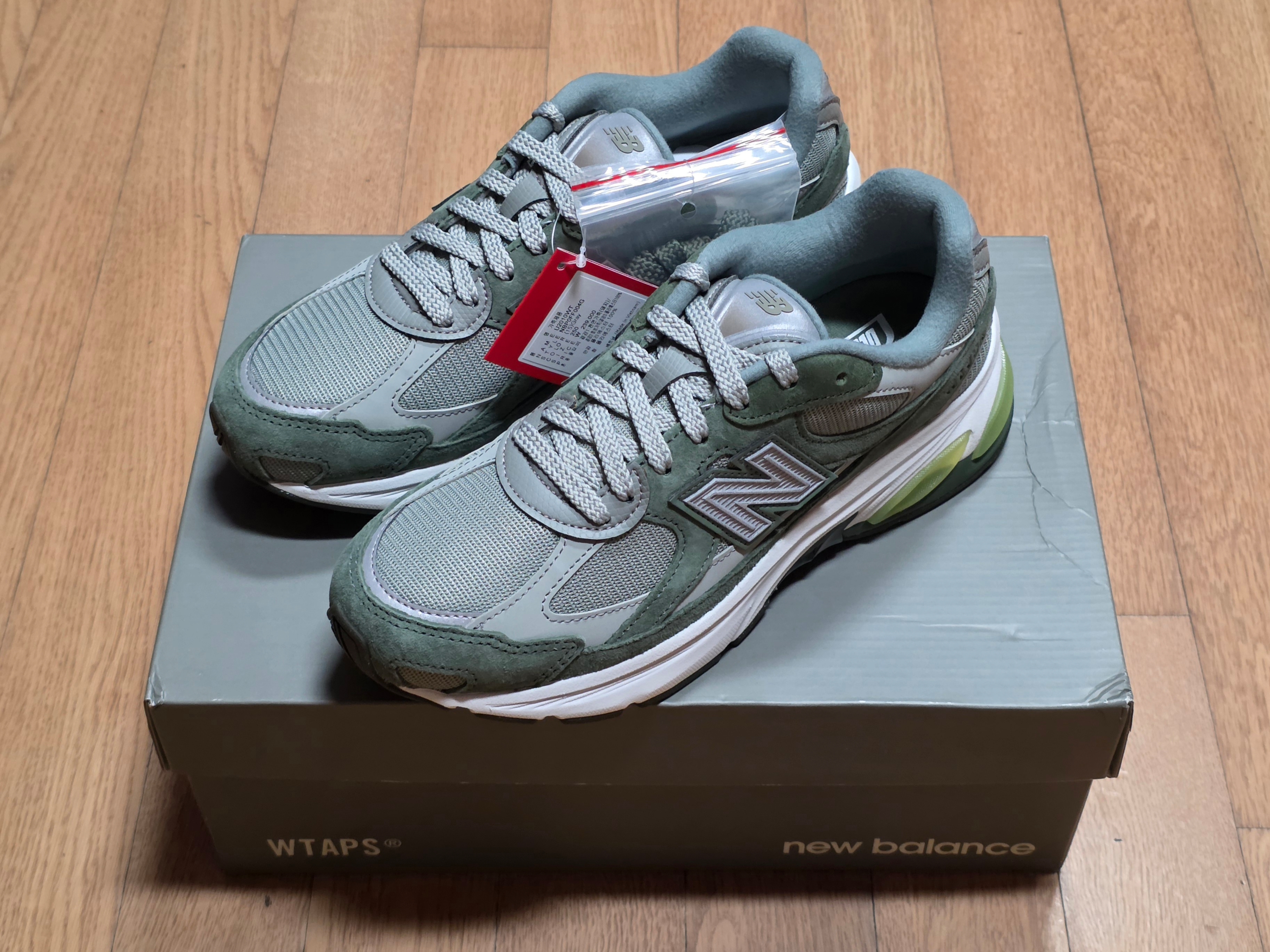 New Balance x WTAPS Abzorb 2010 Wrought Iron Agave Green - D Standard 착용 스타일 - 2