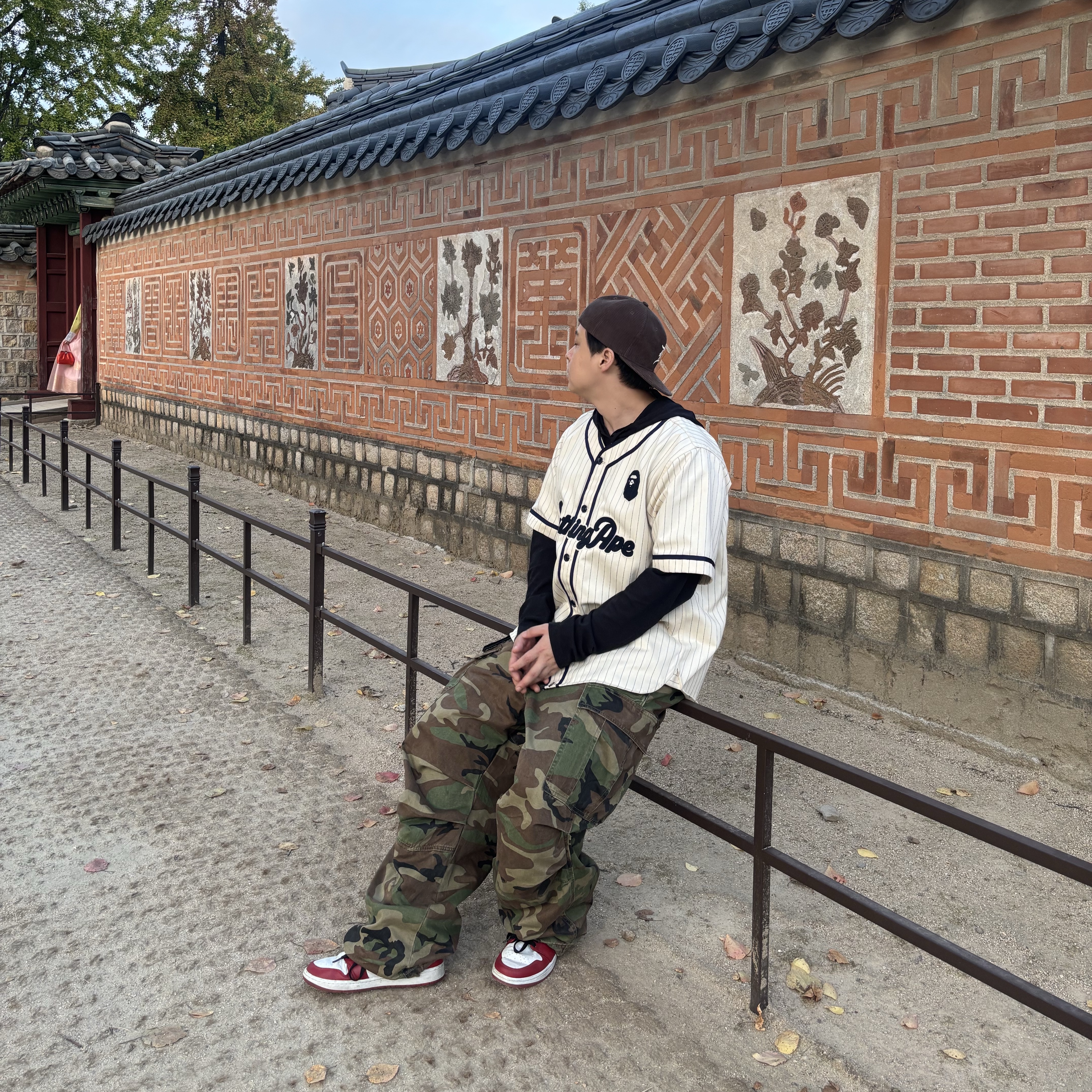 NOD Stone Washed Cargo Pants Camo, BAPE A Bathing Ape Baseball Shirt Ivory 착용 스타일 - 2
