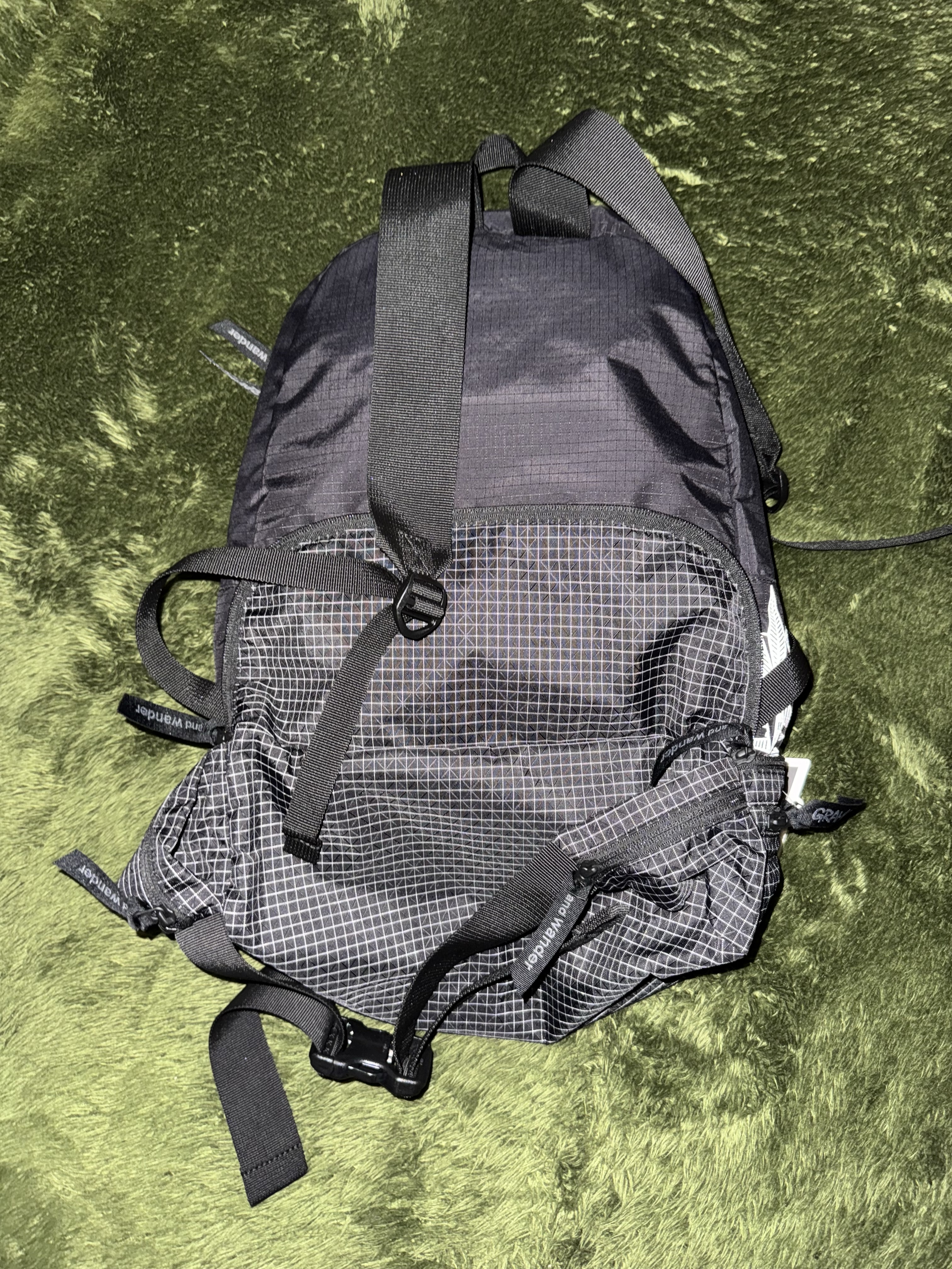 And Wander x Gramicci 2way Ripstop Bag Black 착용 스타일 - 4