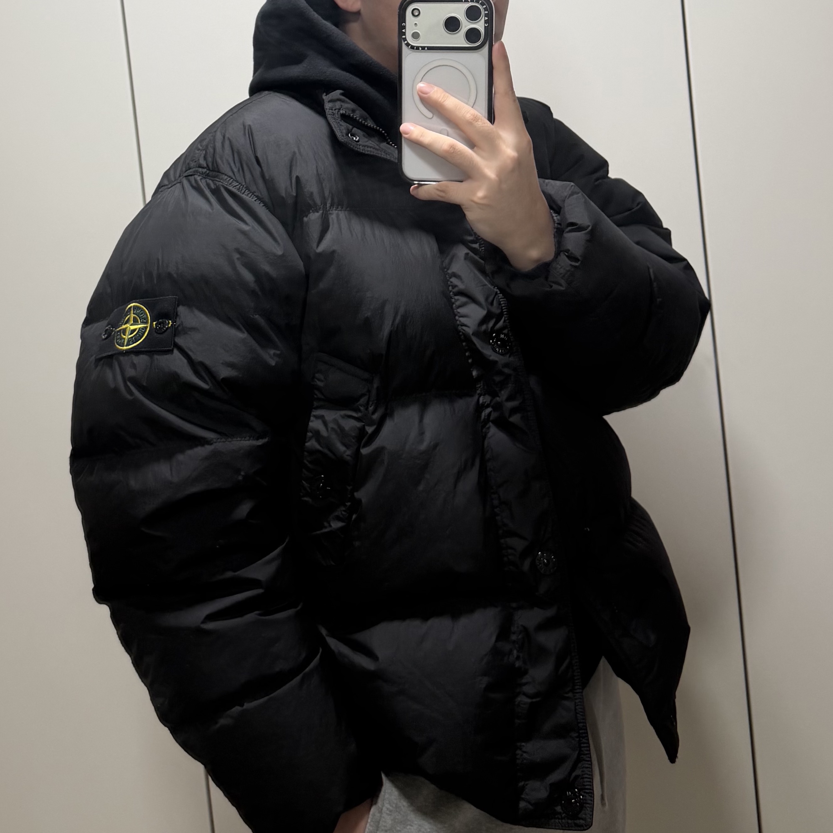 Stone Island 4100010 Crinkle Reps NY Recycled Nylon Down Jacket with Wind Resistant Black - 25FW 착용 스타일