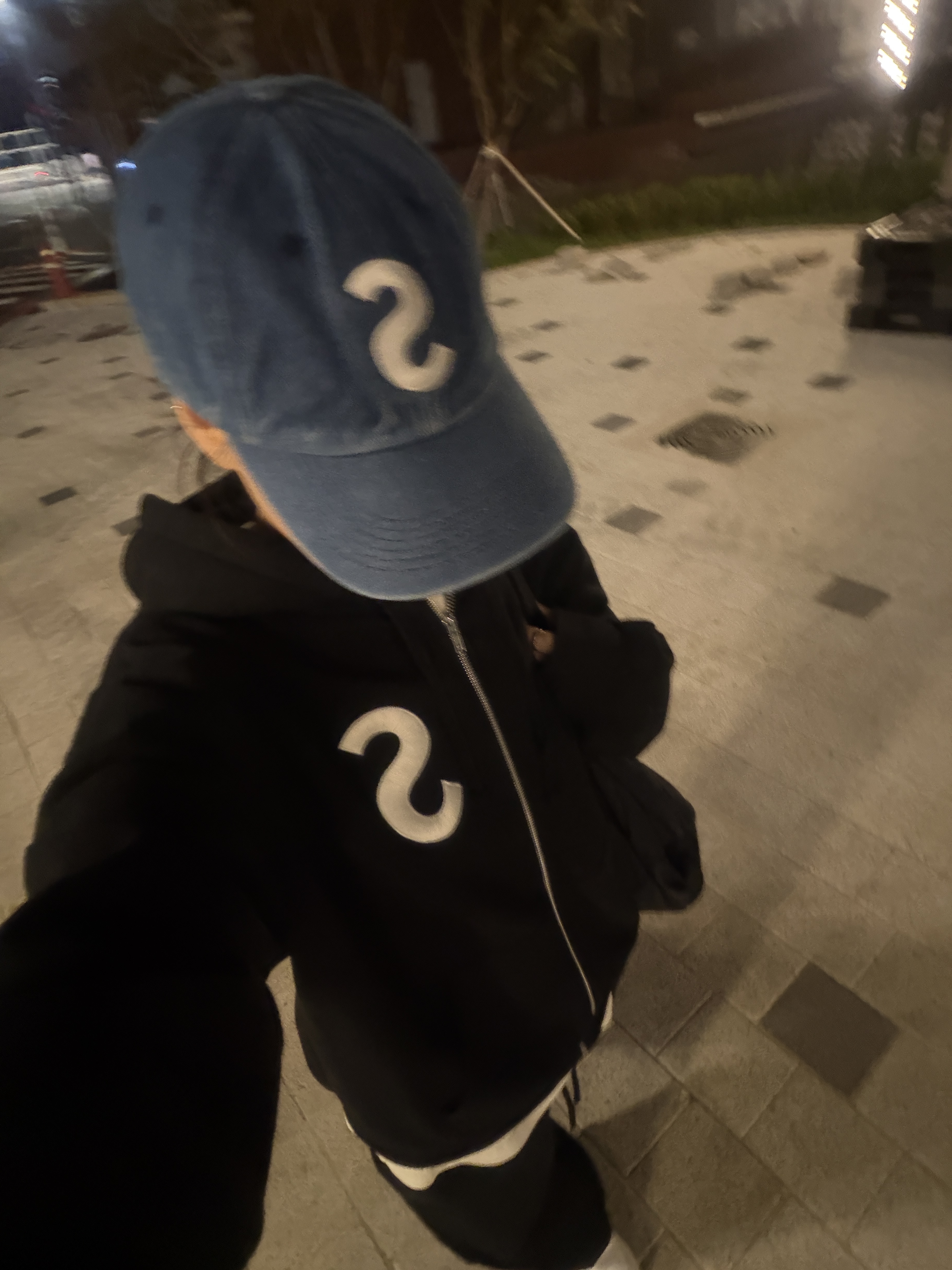 Supreme S Logo Zip Up Hooded Sweatshirt Black - 24FW, Supreme Pigment S Logo 6-Panel Denim - 24FW 착용 스타일 - 2