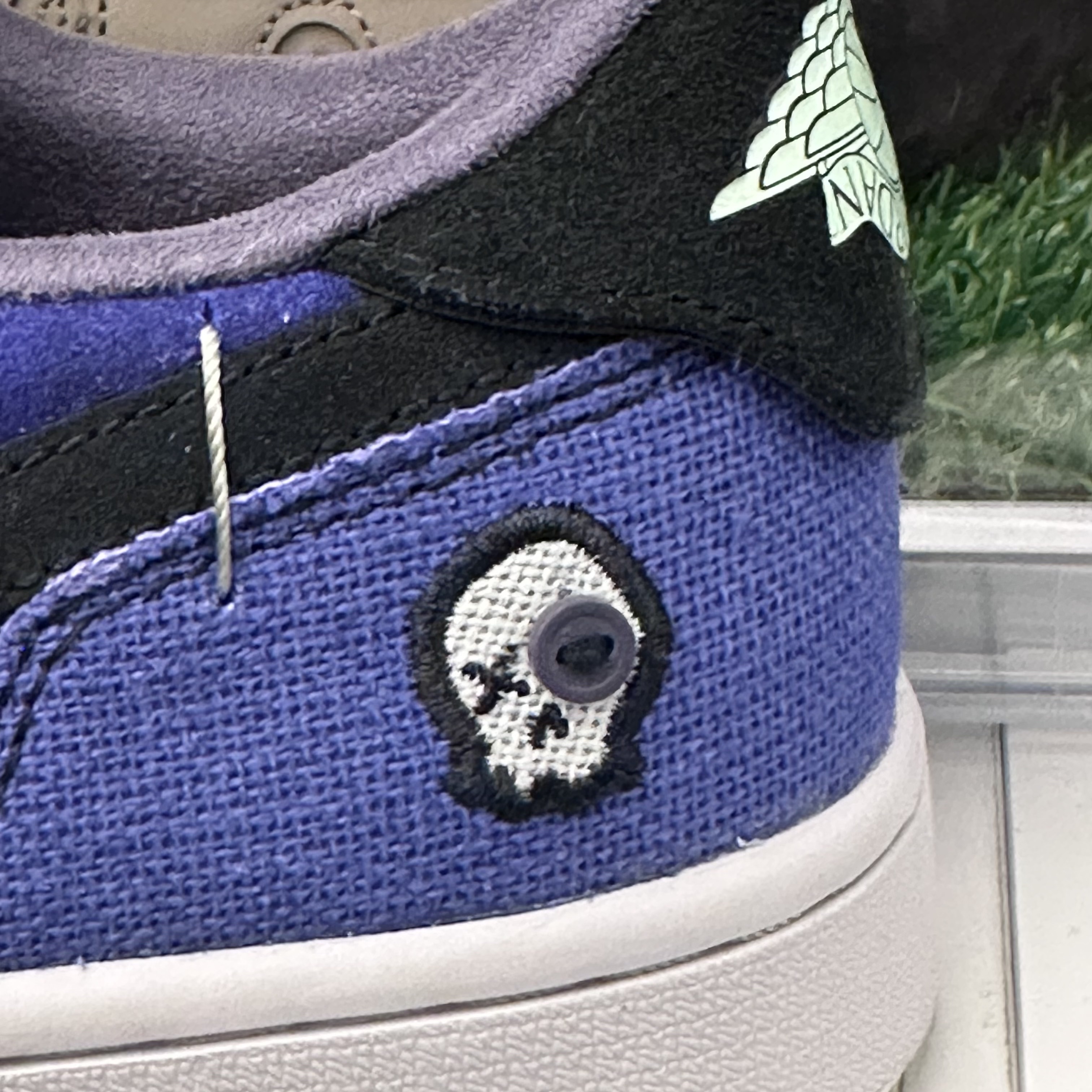 Jordan 1 x Zion Williamson Retro Low OG Regency Purple and Dark Raisin 착용 스타일 - 2