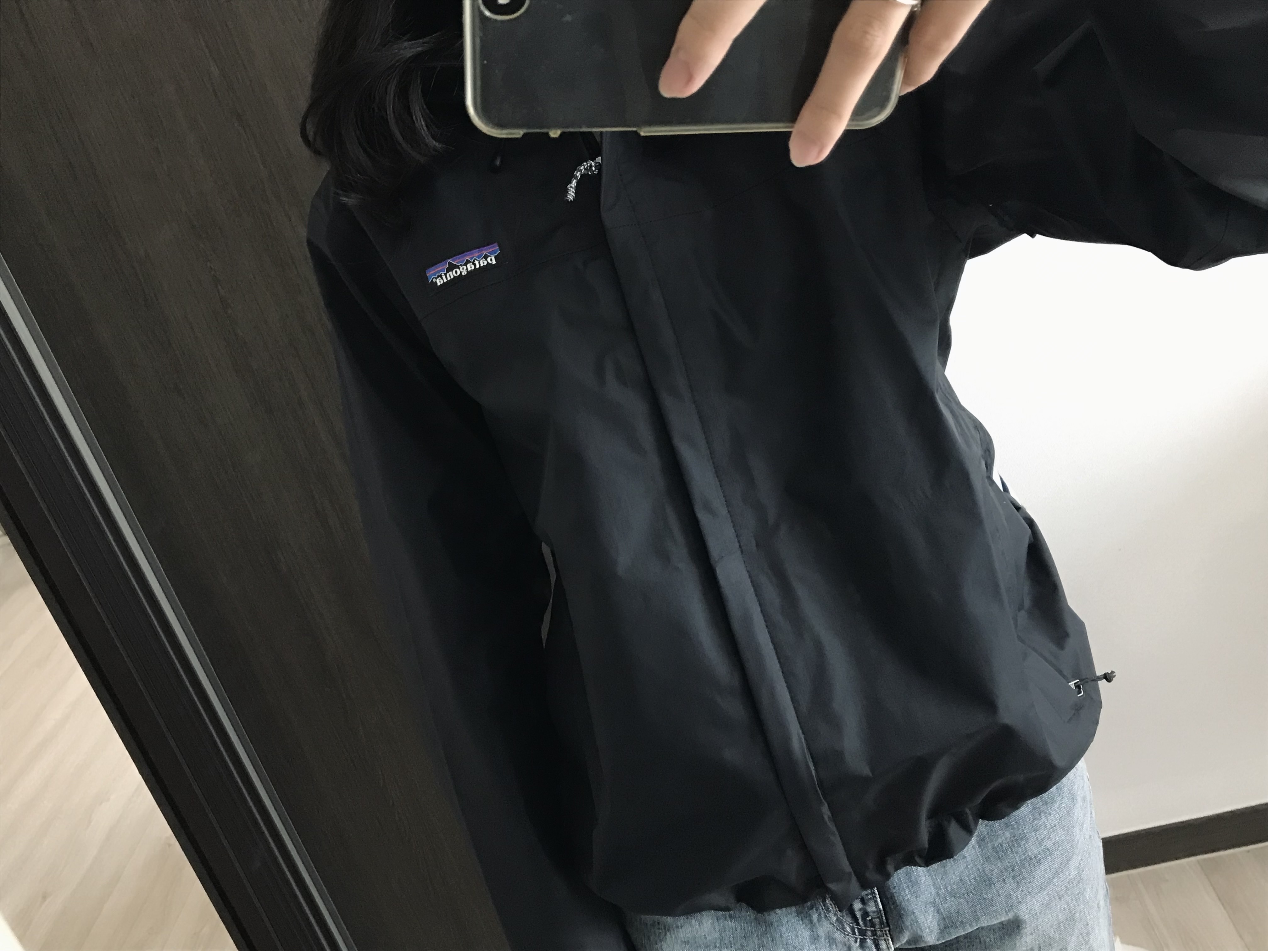 (W) Patagonia Torrentshell 3L Rain Jacket Black 착용 스타일