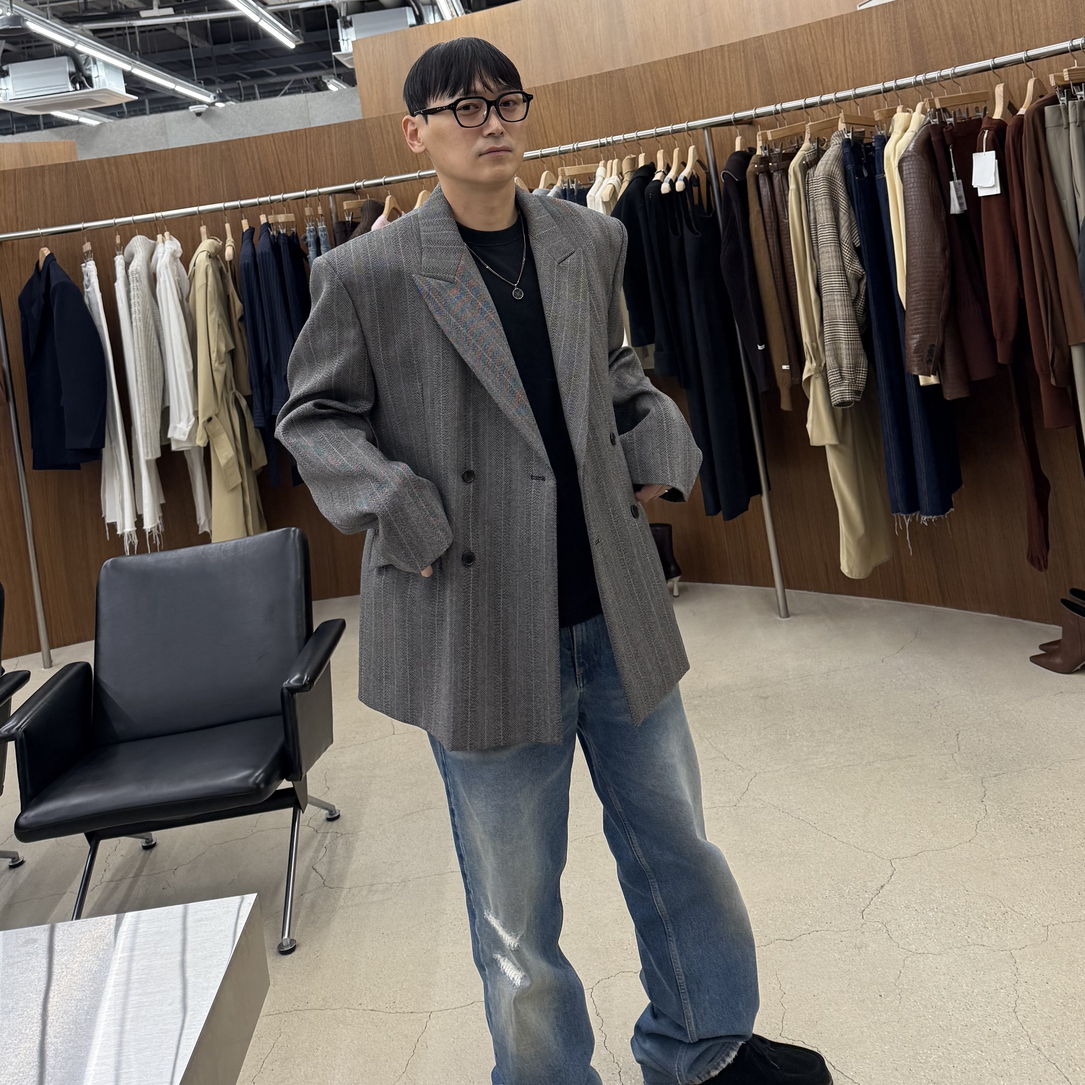 Recto Vintage Pressed Crease Jumper Black 착용 스타일