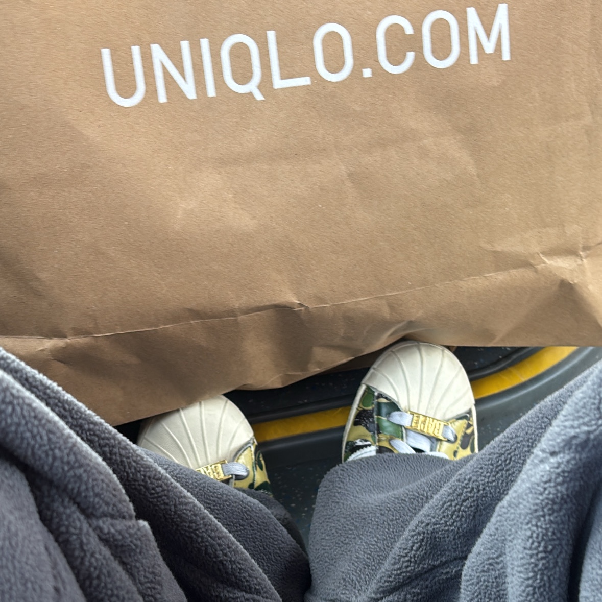 Uniqlo x Needles Fleece Oversized Cardigan Black - KR, GRAILZ x KOIN SEOUL Carpenter Raw Denim Pants Indigo 착용 스타일 - 2
