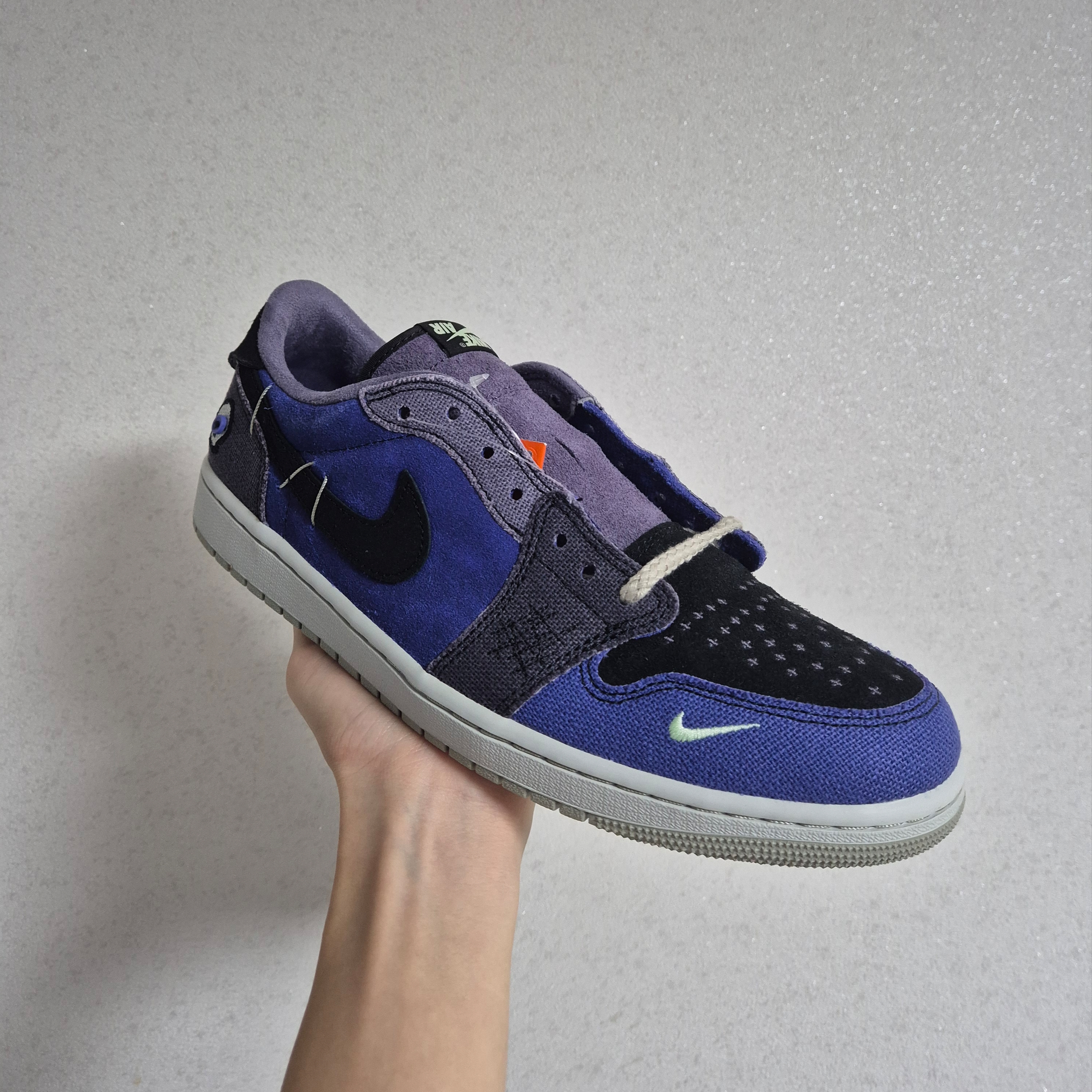 Jordan 1 x Zion Williamson Retro Low OG Regency Purple and Dark Raisin 착용 스타일 - 2