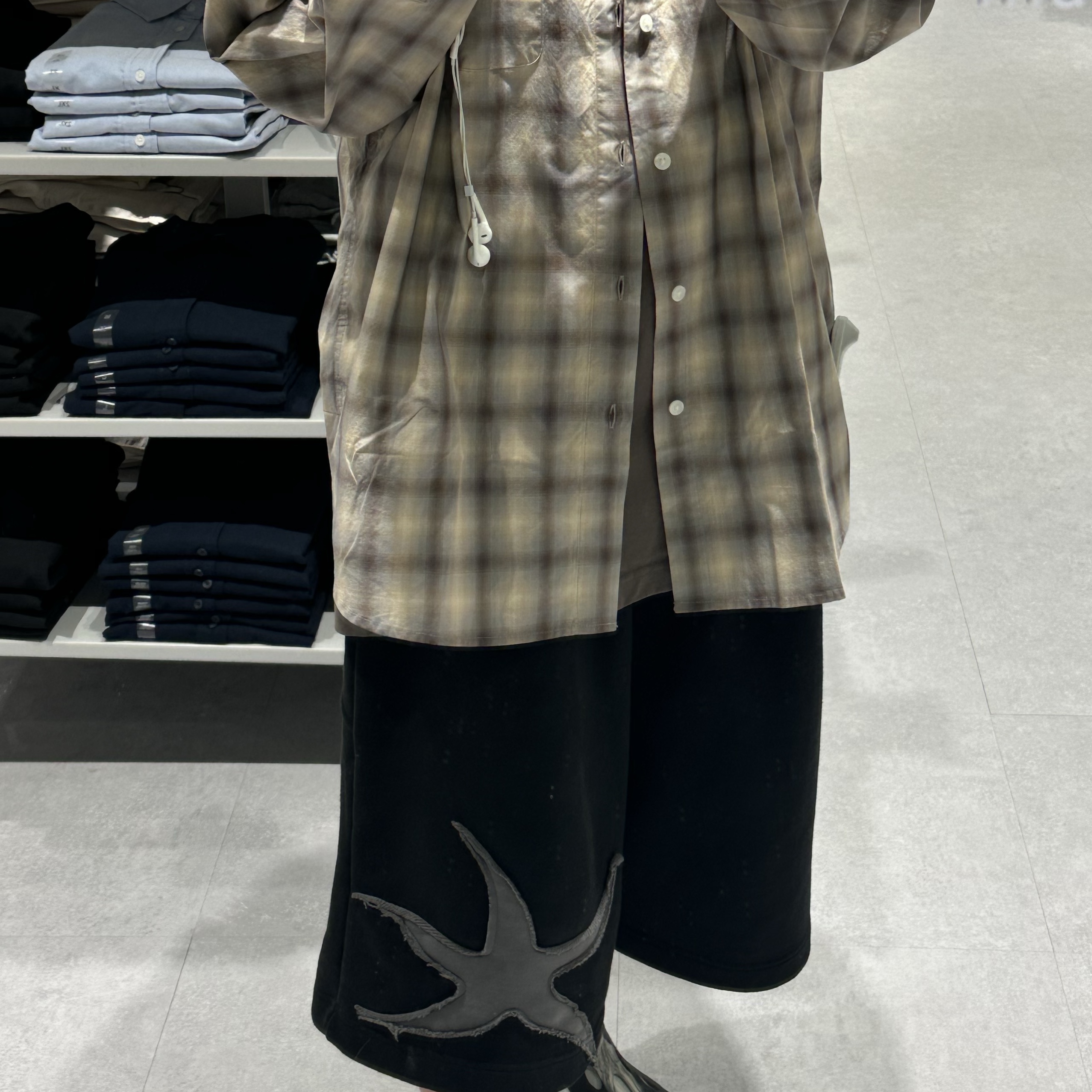 Undermycar Mu.36 Anti Fxxking Logo Play Basic Long Sleeve Check Shirts Blue Black 착용 스타일