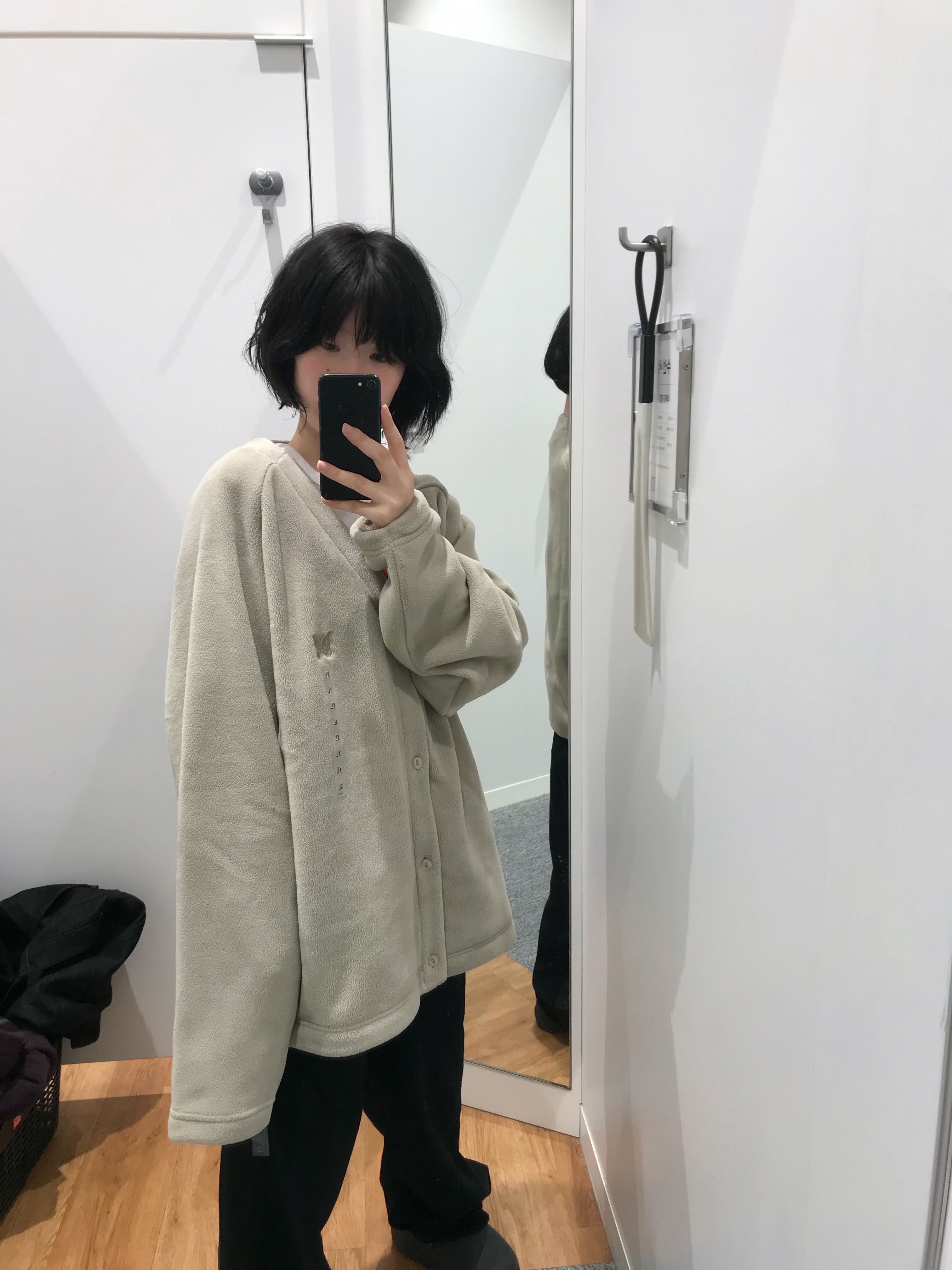 Uniqlo x Needles Fleece Oversized Cardigan Beige - KR, Uniqlo x Needles Fleece Wide Pants Black - KR 착용 스타일
