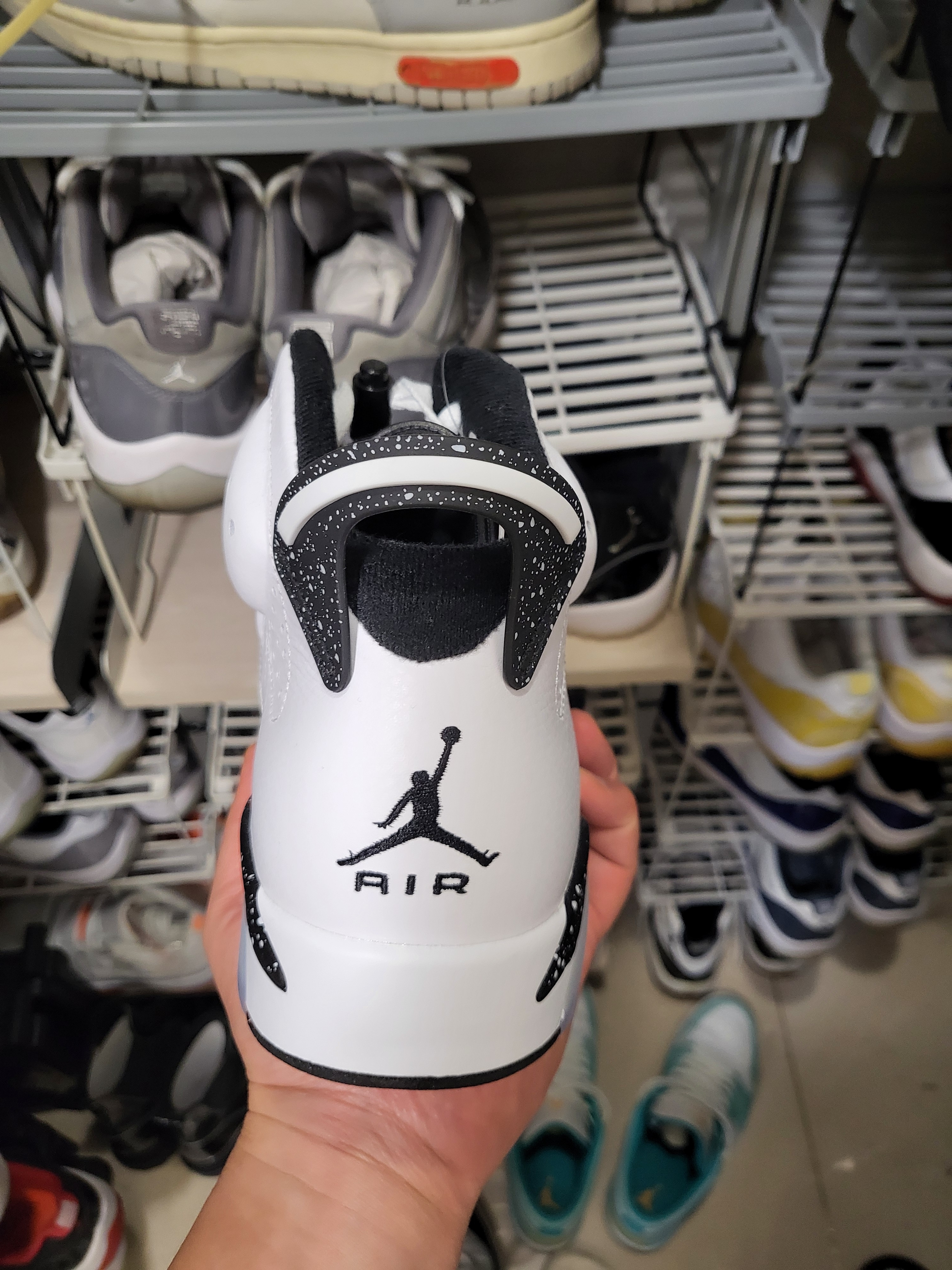 Jordan 6 Retro White and Black 착용 스타일 - 2