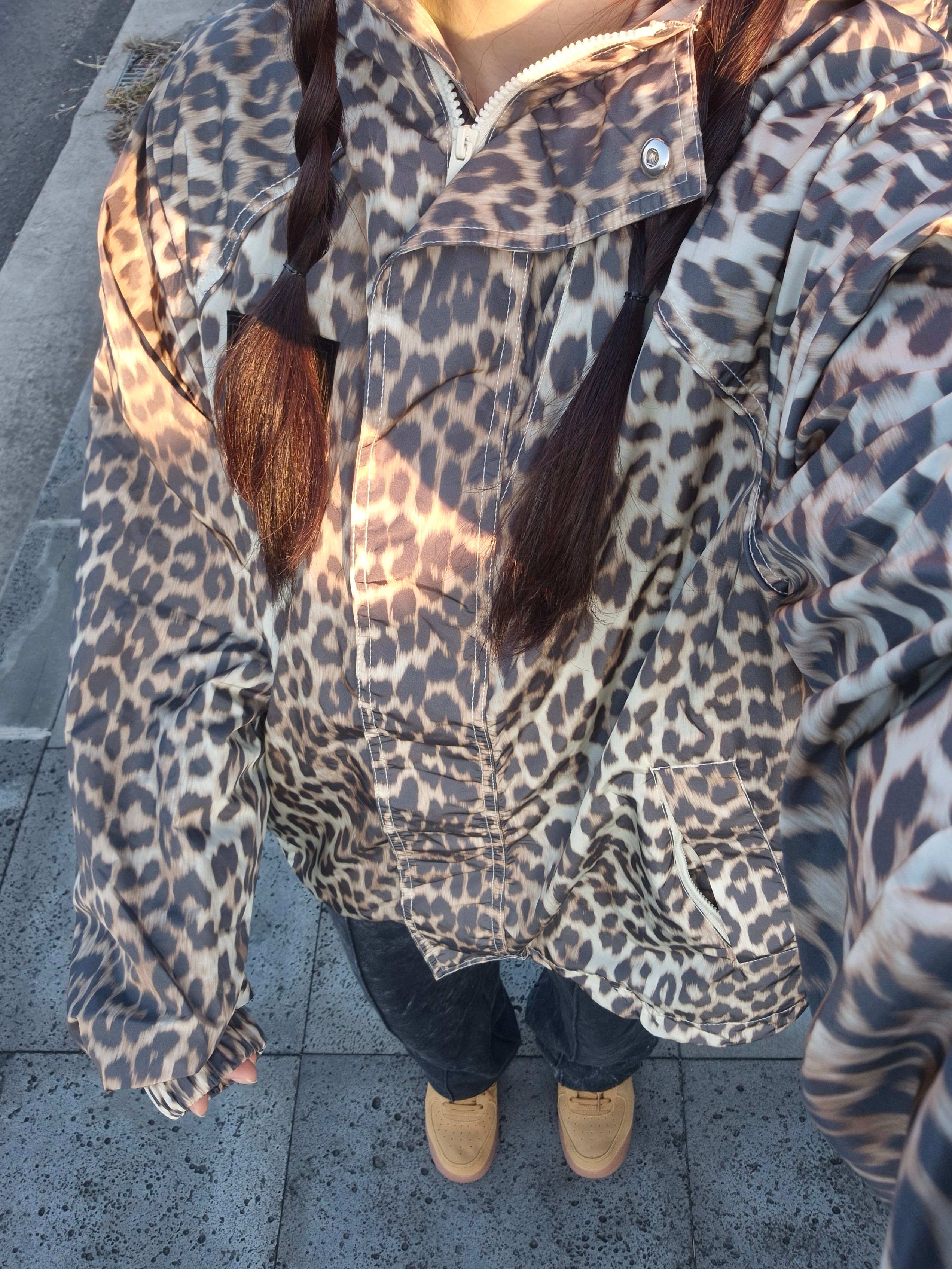 (W) Ganni Leopard Print Nylon Jacket Almond Milk, Nike Air Force 1 '07 WB Flax 착용 스타일