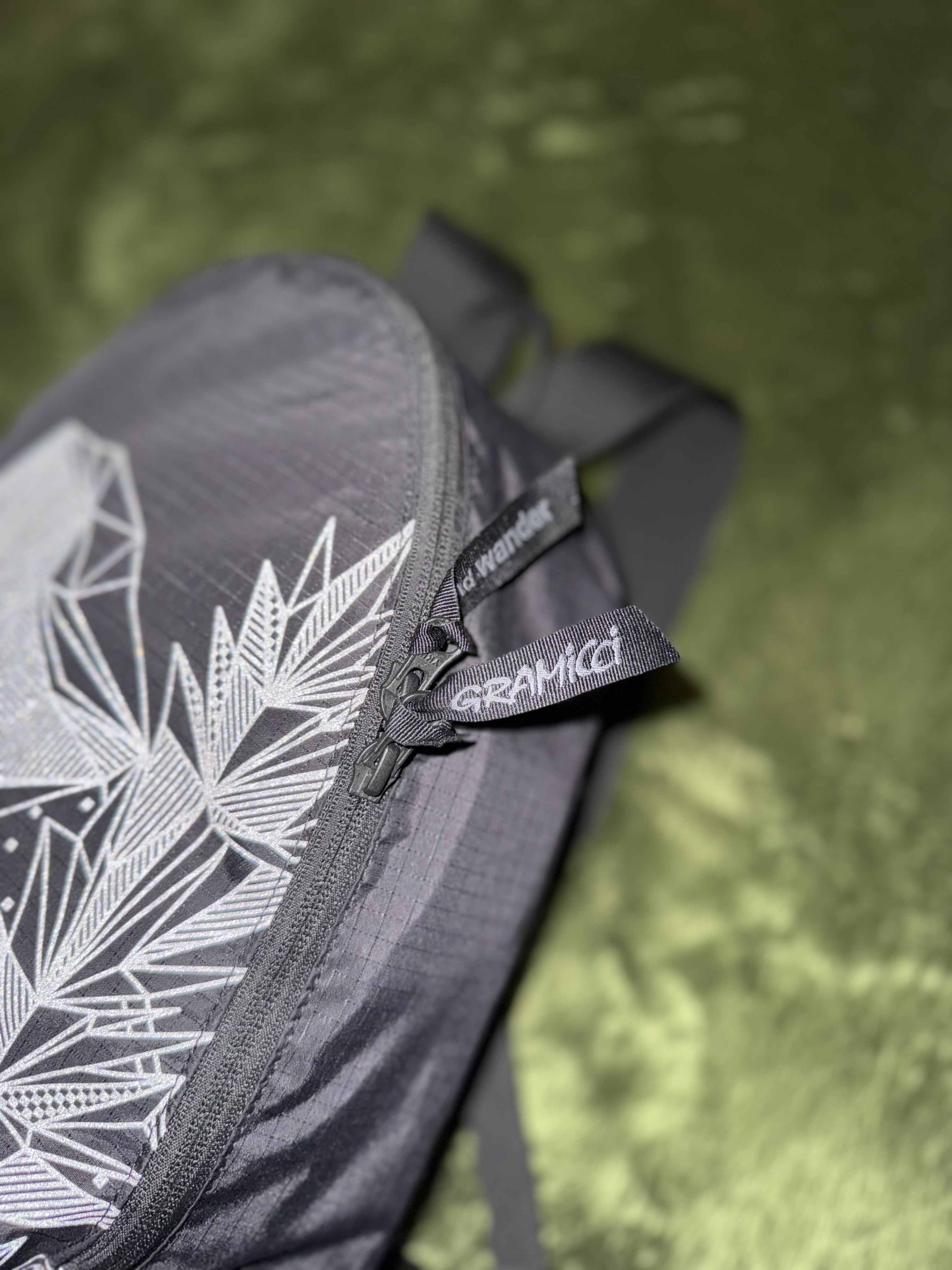 And Wander x Gramicci 2way Ripstop Bag Black 착용 스타일 - 3