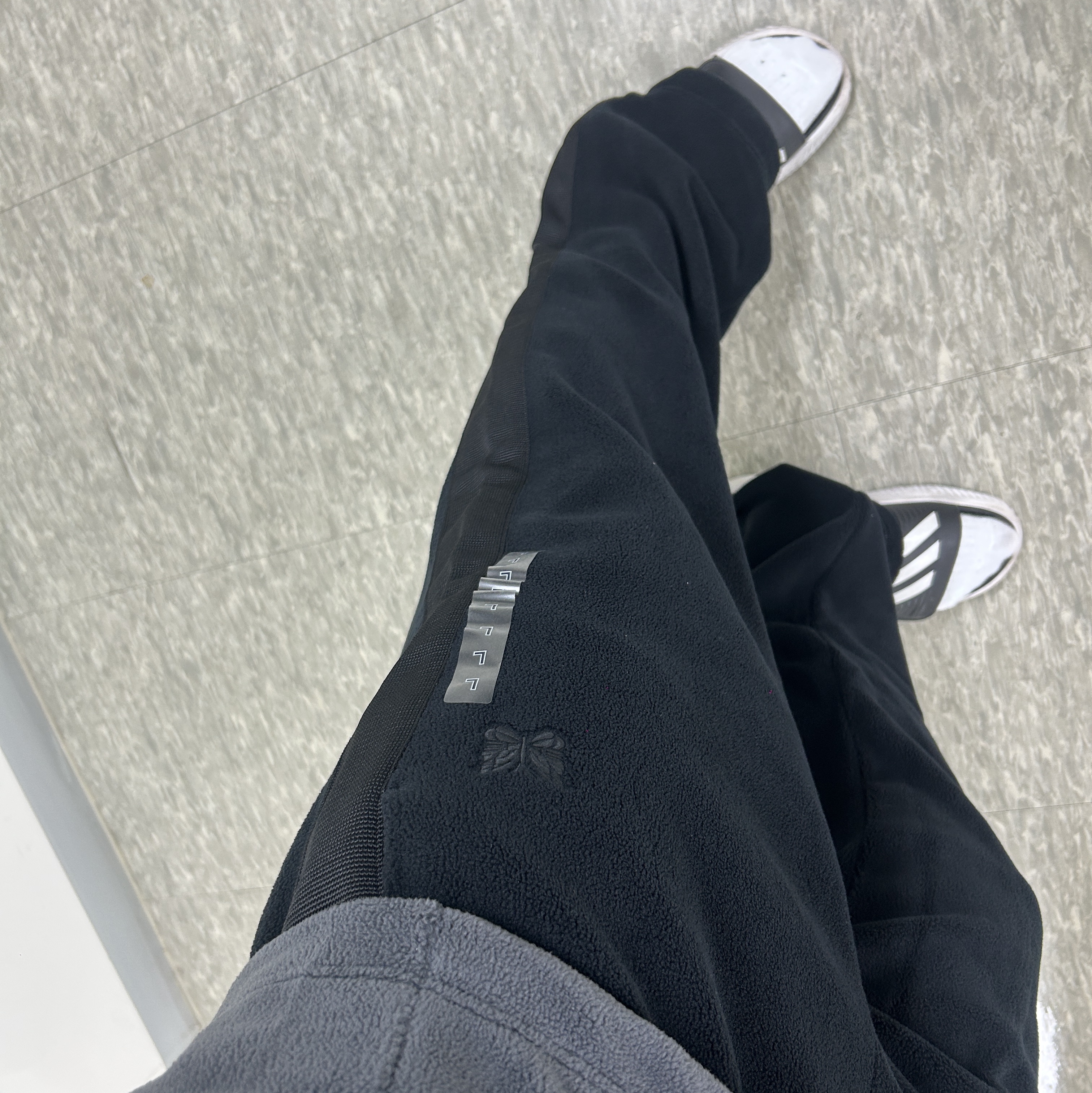 Uniqlo x Needles Fleece Wide Pants Black - KR, Uniqlo x Needles Fleece Oversized Cardigan Black - KR 착용 스타일 - 2