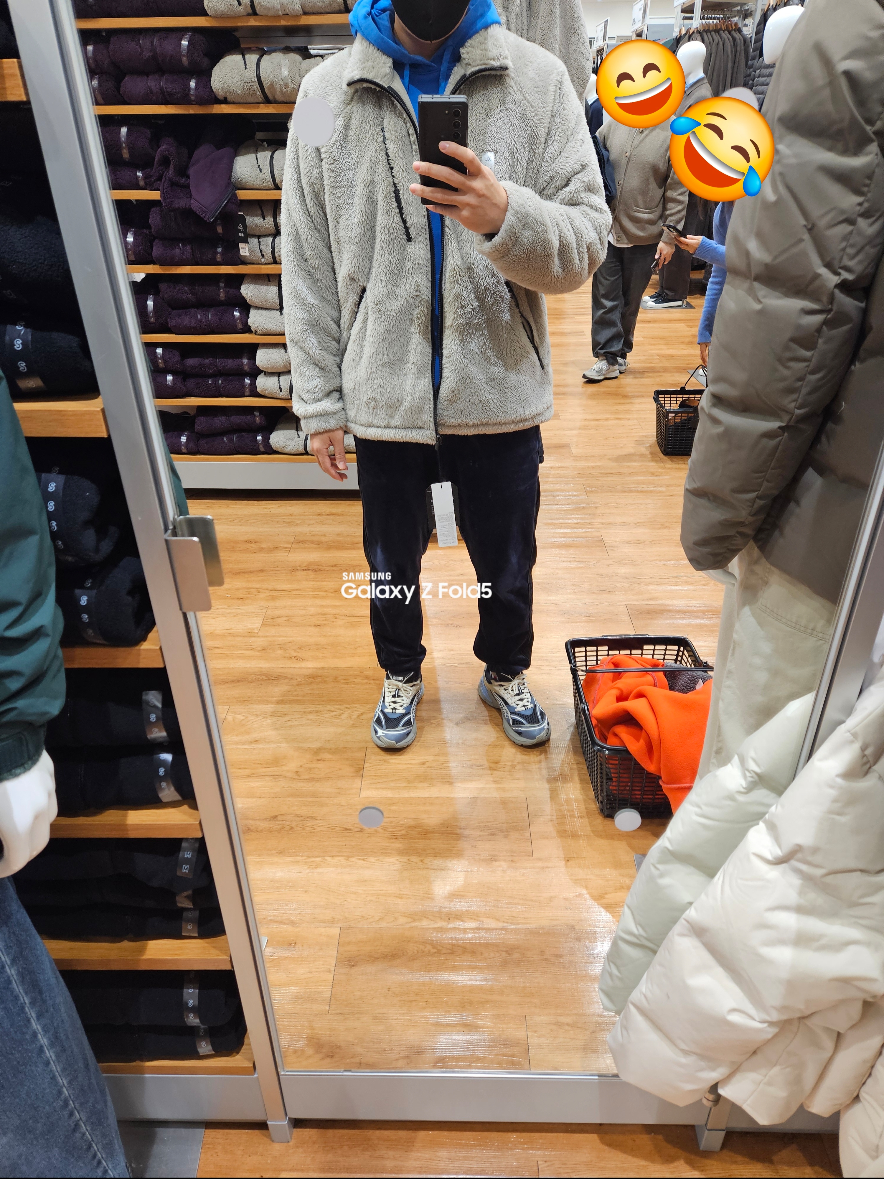 Uniqlo x Needles Fleece Jacket Beige - KR, Uniqlo x Needles Fleece Jacket Black - KR 착용 스타일 - 1