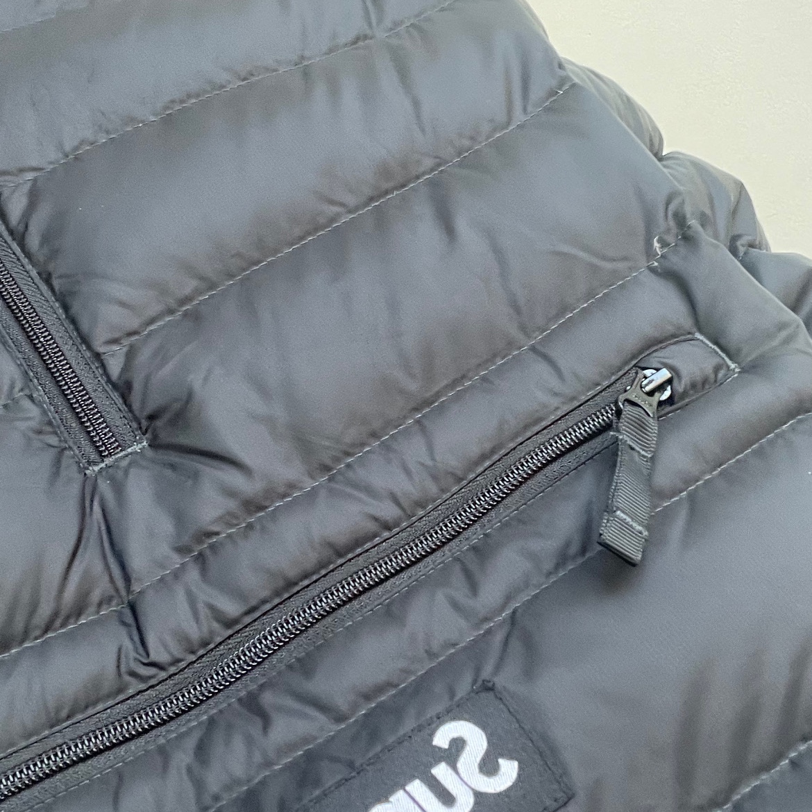 Supreme Micro Down Half Zip Hooded Pullover Black - 25FW 착용 스타일