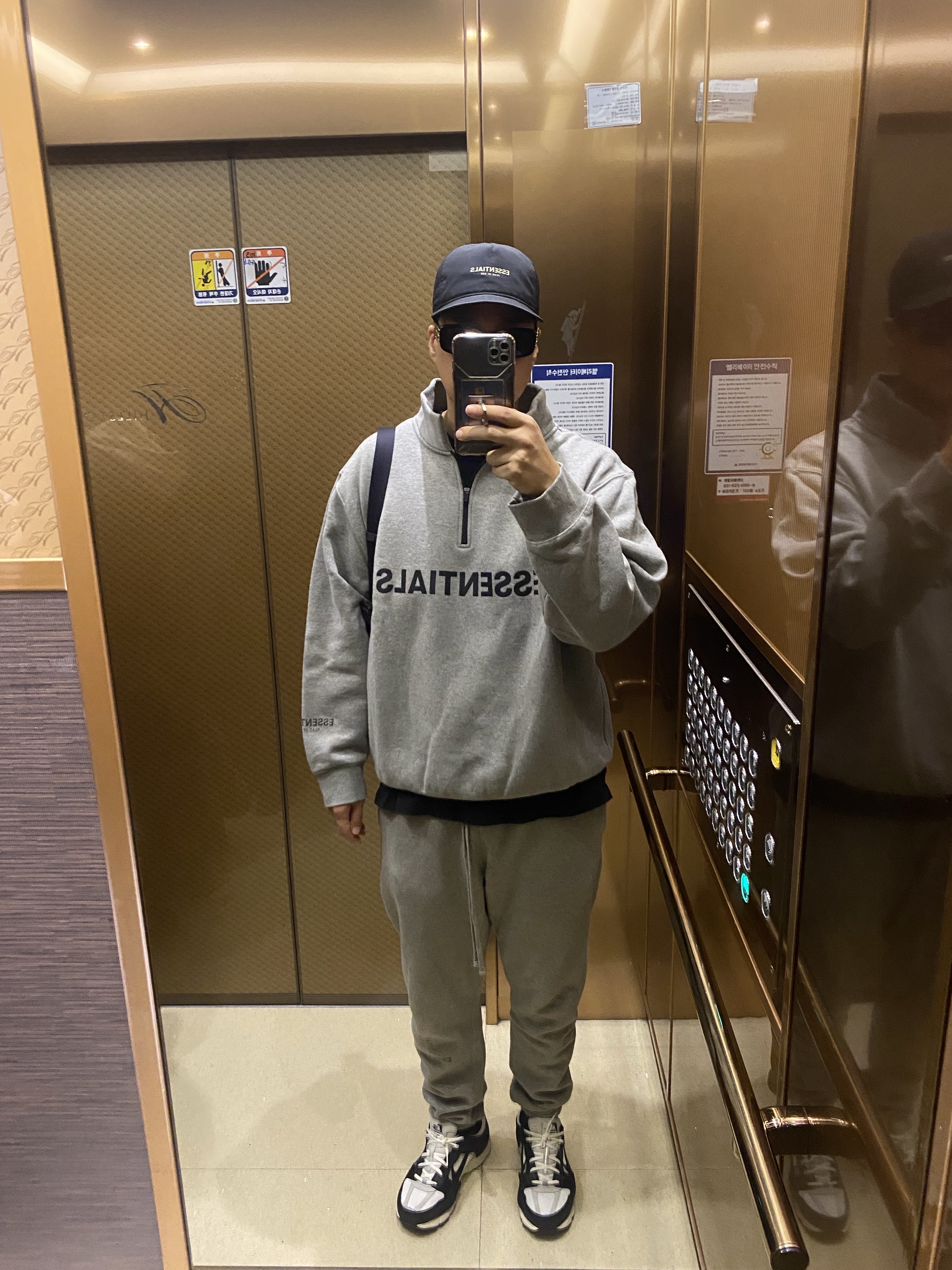 Essentials x New Era Retro Crown Strapback Black, Essentials Half-Zip Pullover Heather Oatmeal/Dark Heather Oatmeal - 20FW 착용 스타일