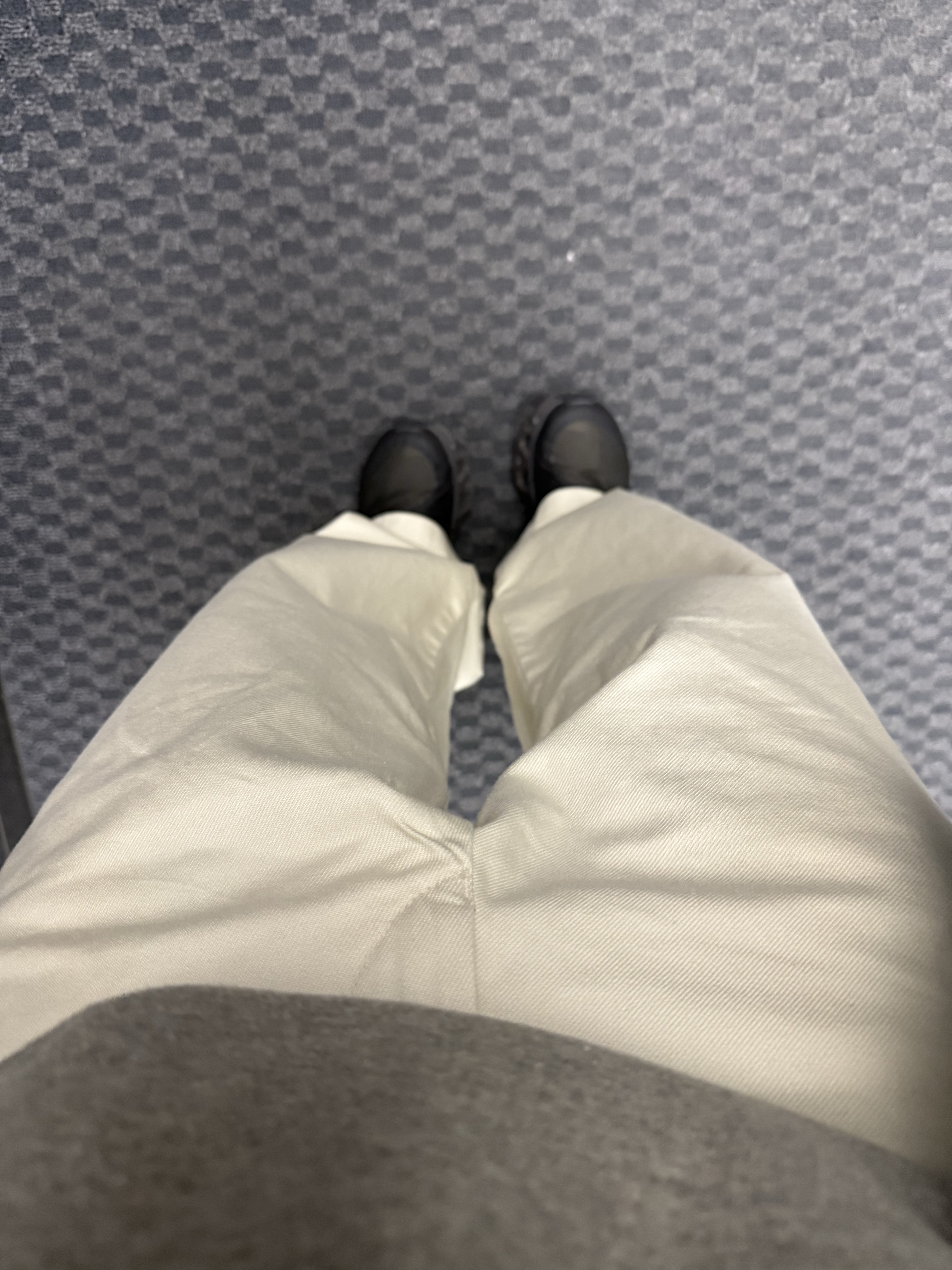 Uniqlo U Wide FIt Chino Pants Brown 착용 스타일