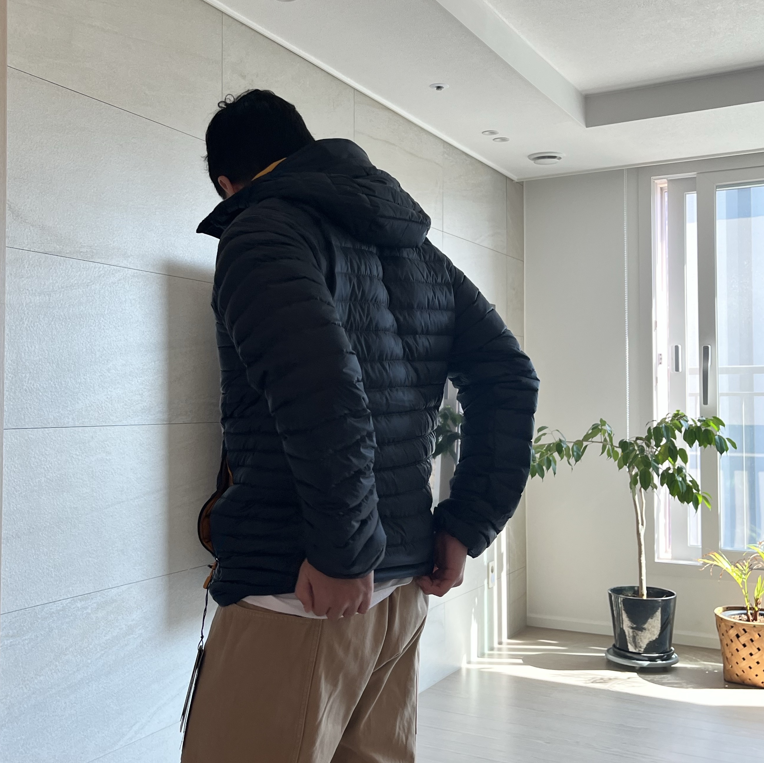 Rab Microlight Alpine Jacket Beluga 착용 스타일