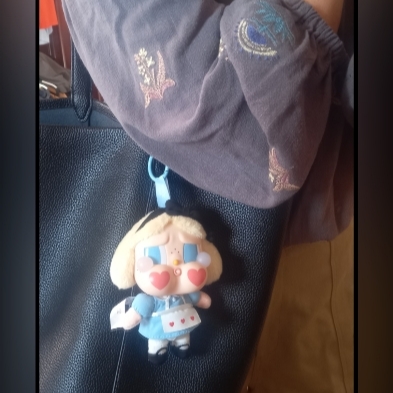 Pop Mart Crybaby Crying Again Series Plush Keyring She's Alice (Opened Case) 착용 스타일