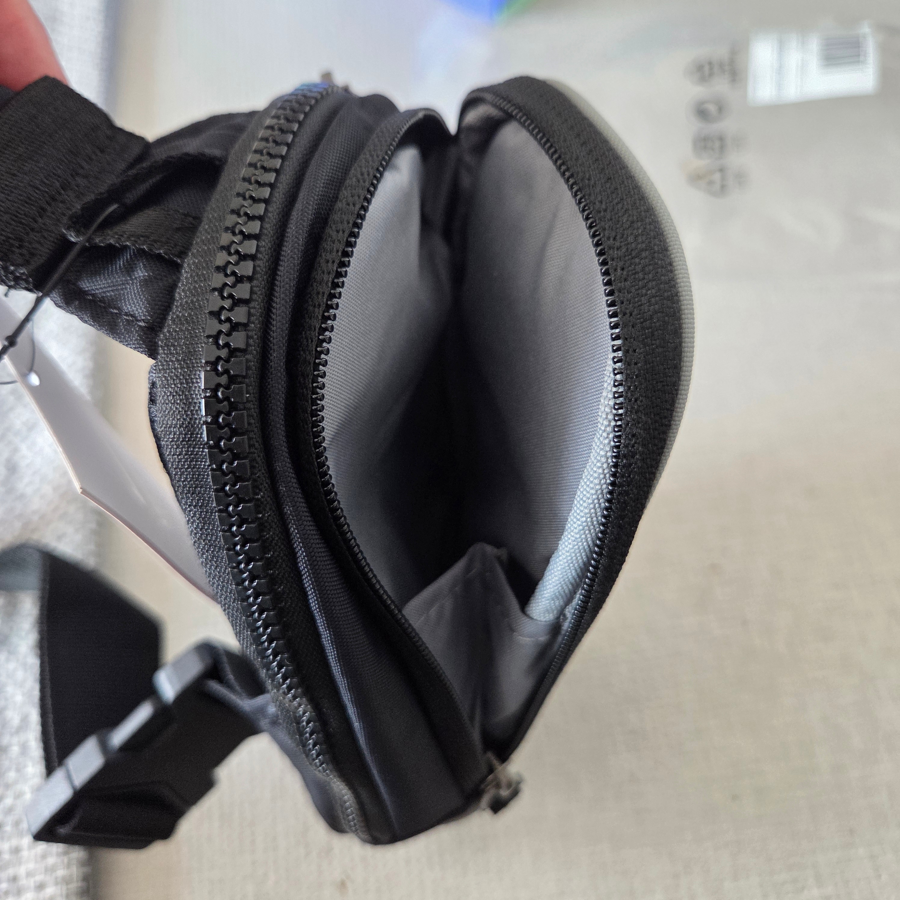 Nike x Martine Rose Crossbody Bag Black 착용 스타일 - 3