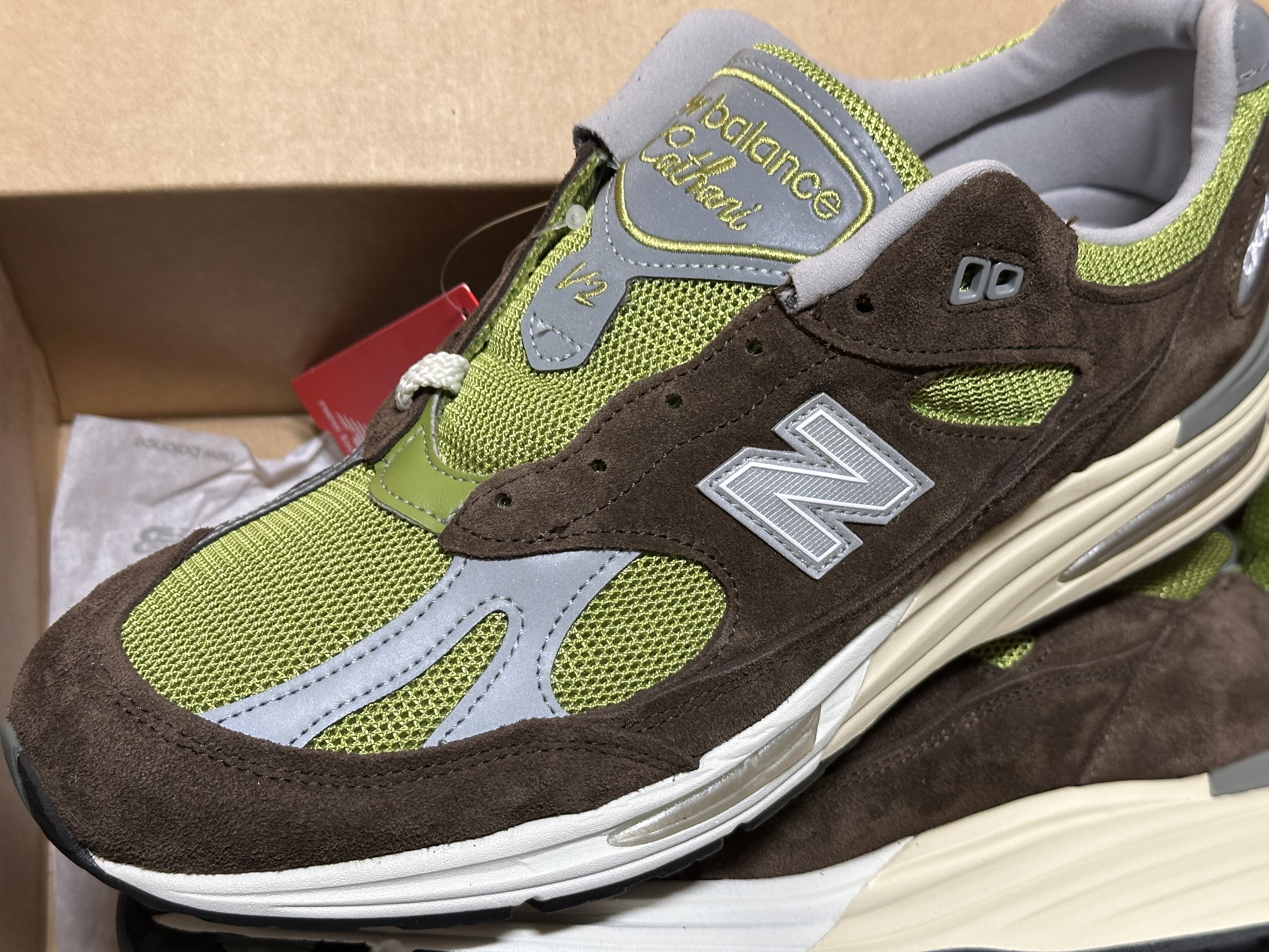 New Balance × Danielle Cathari 991v2 Chocolate Brown Pistachio 착용 스타일 - 1