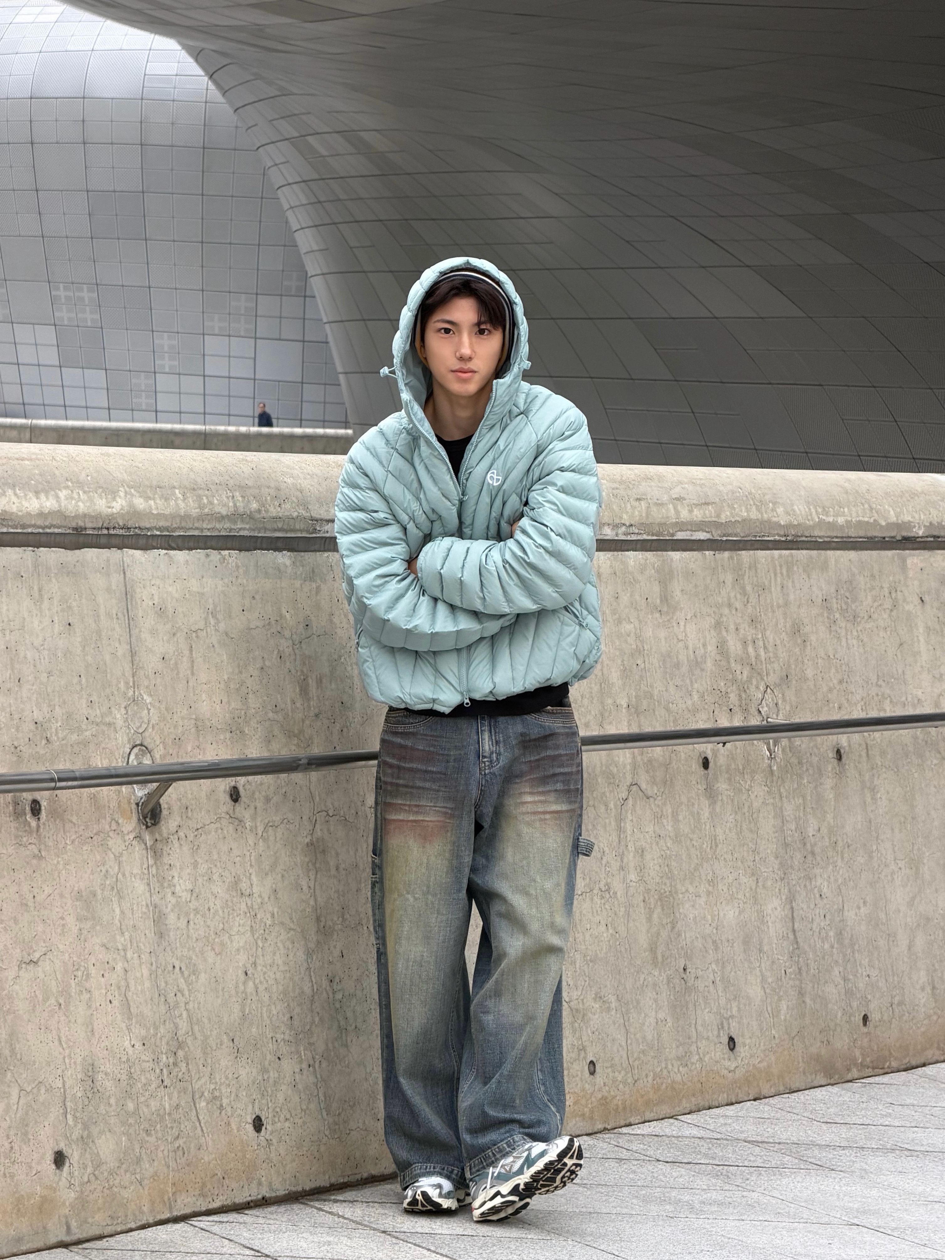 [KREAM 단독] NOMANUAL Nubes Light Duck Down Marina 착용 스타일 - 2