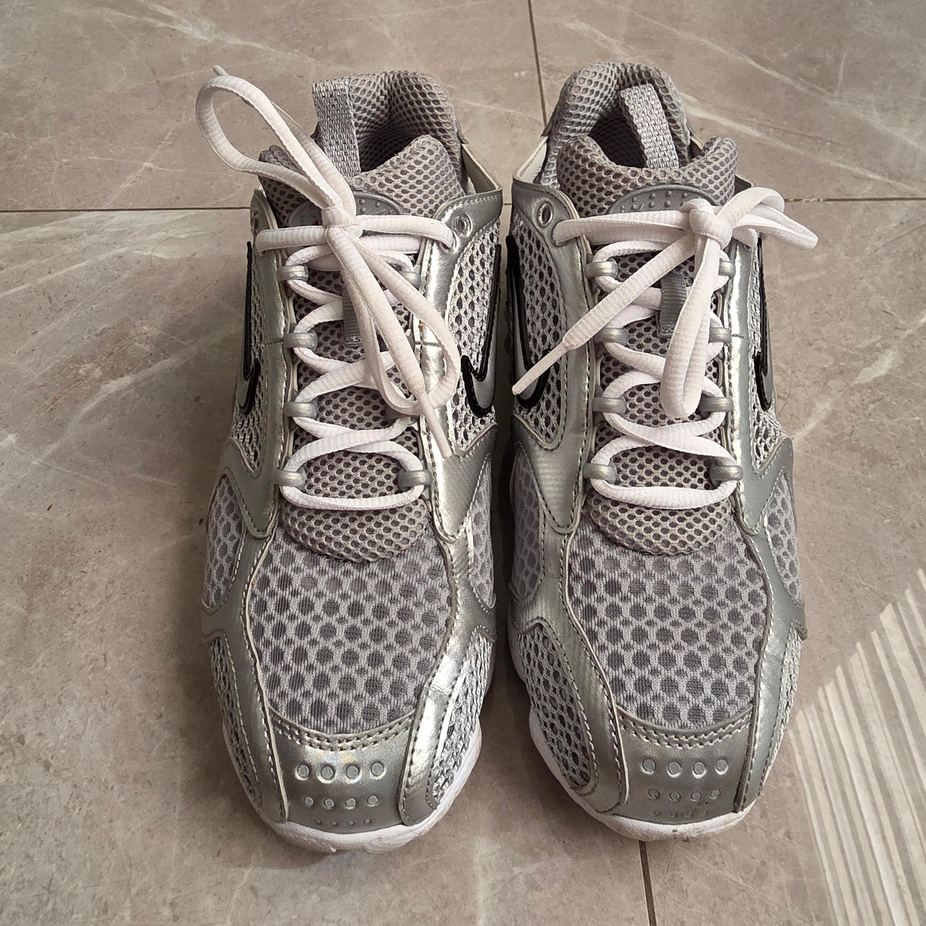 Nike Air Zoom Spiridon Cage 2 Metallic Silver 착용 스타일 - 3