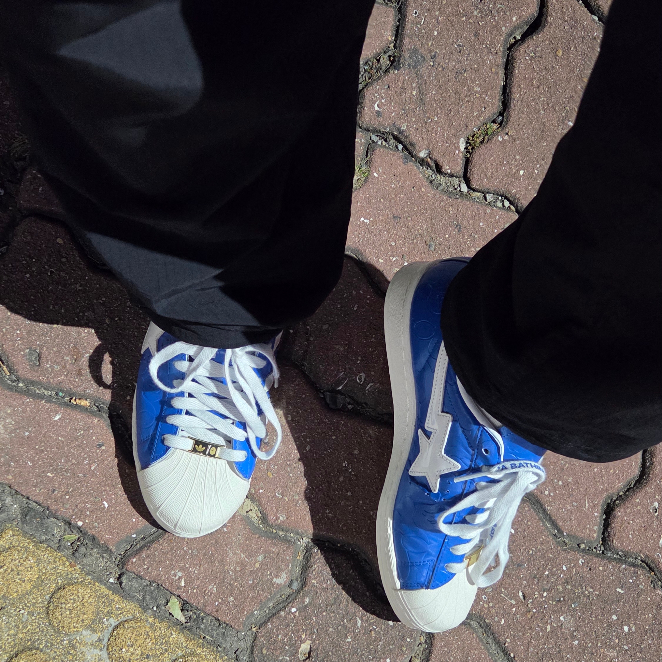 Adidas x BAPE Superstar Vintage Blue Cloud White 착용 스타일 - 1