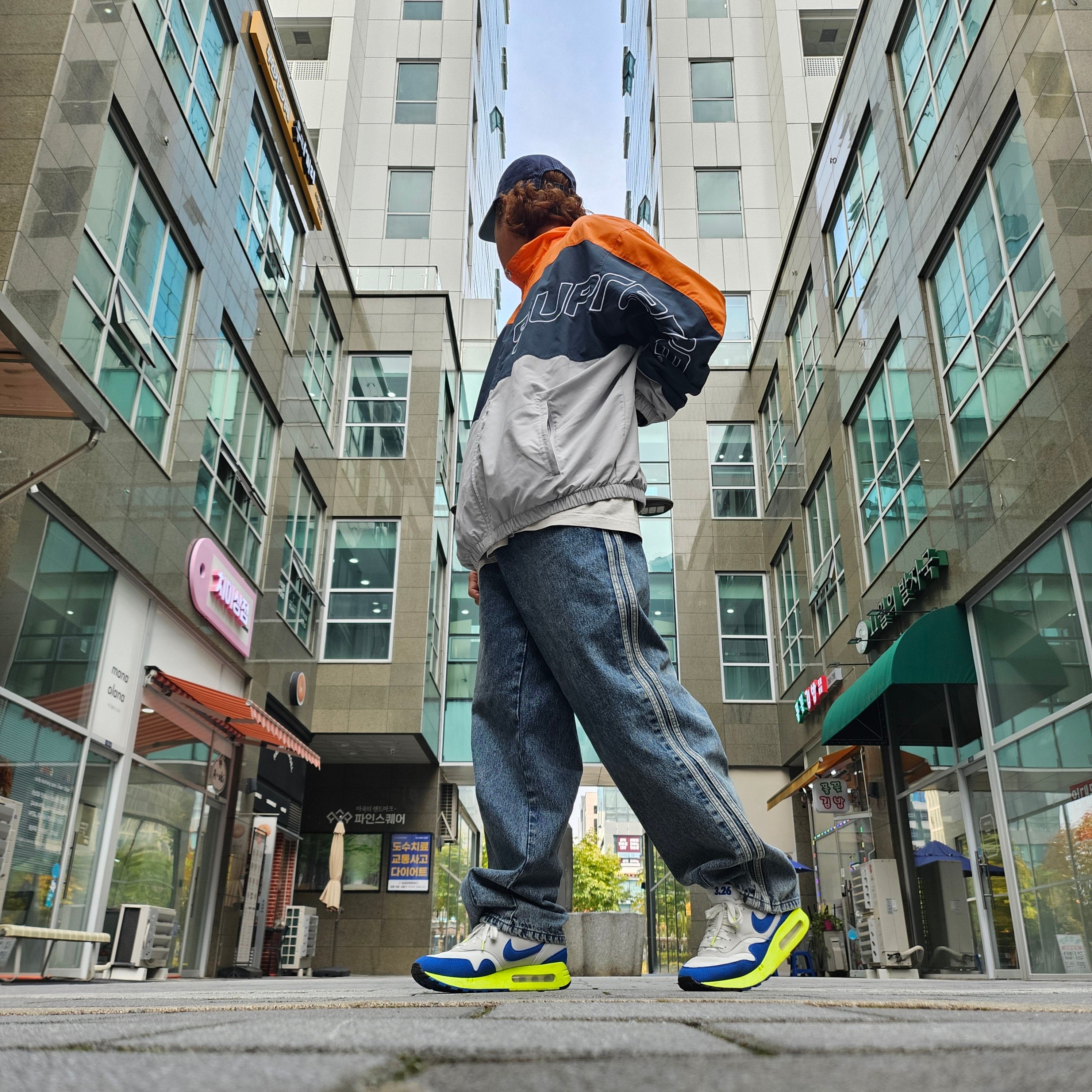 Supreme Pigment 2-Tone Camp Cap Navy - 24SS, Nike Air Max 1 '86 OG Royal Volt 착용 스타일 - 2