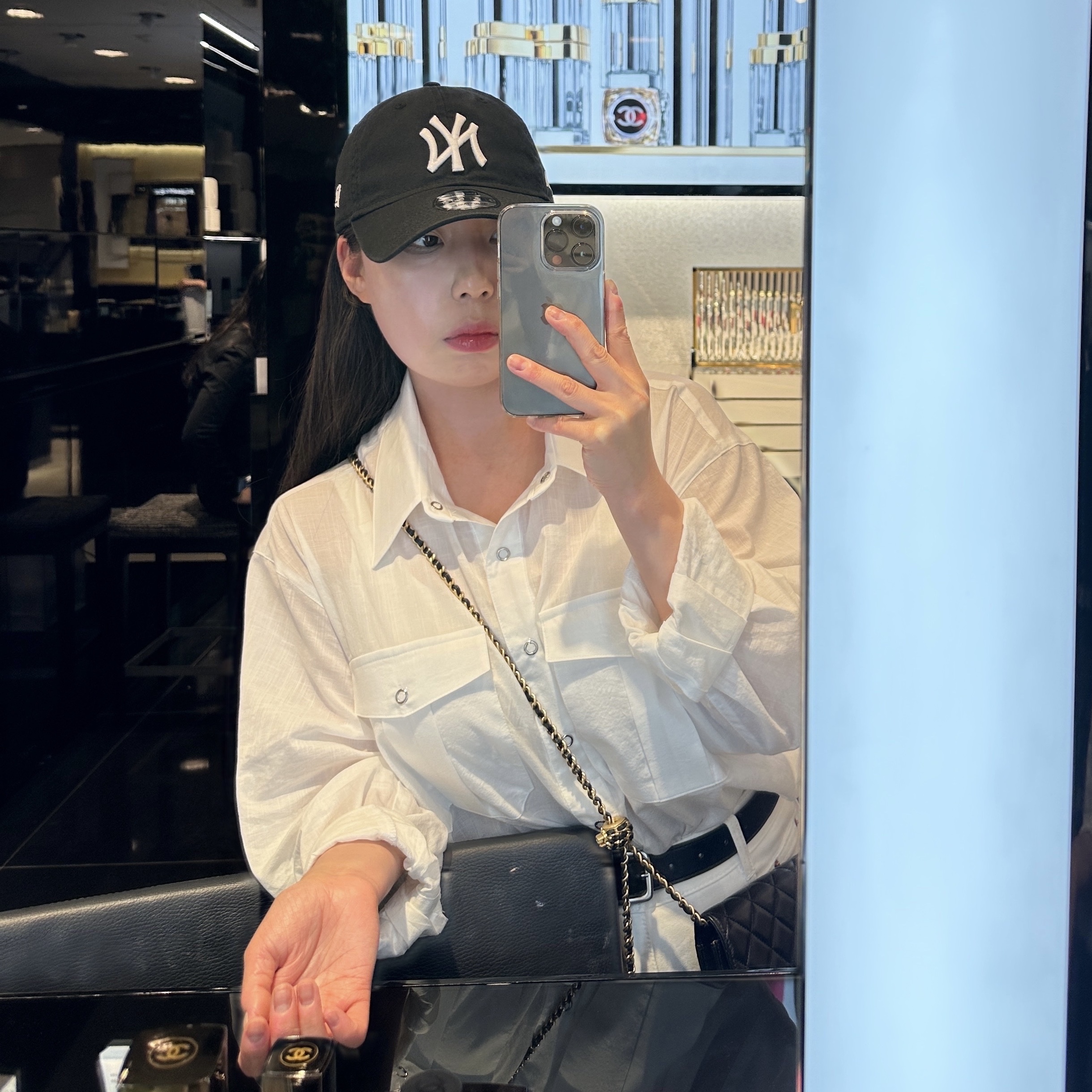 New Era x MoMA New York Yankees Cap Black 착용 스타일