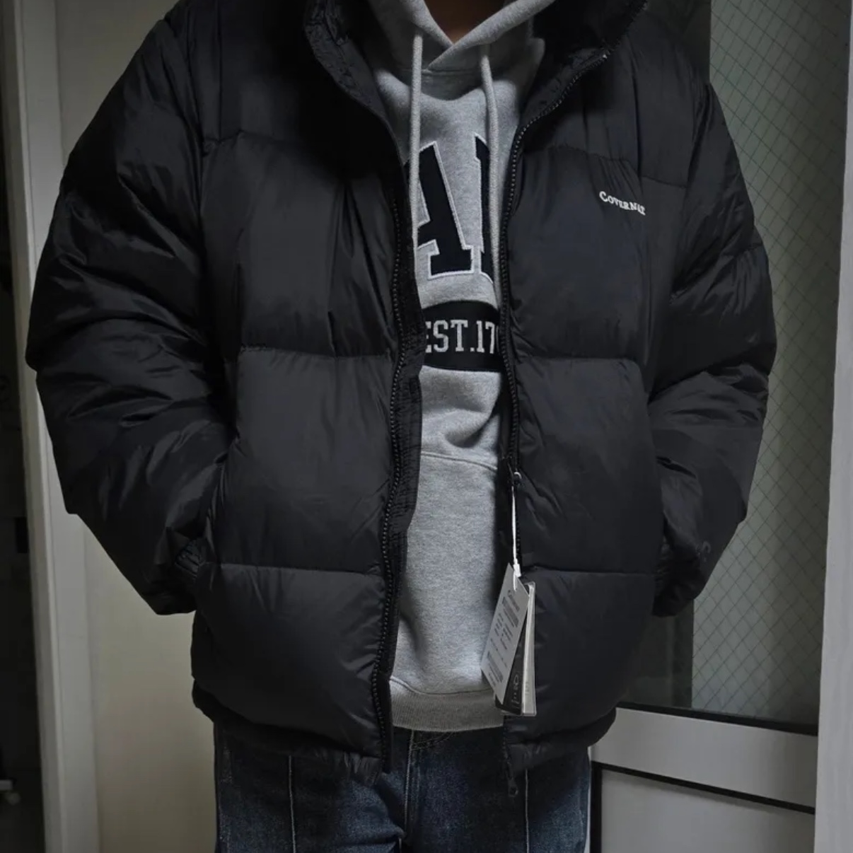 Covernat Civic Origin Short Puffer Black 착용 스타일