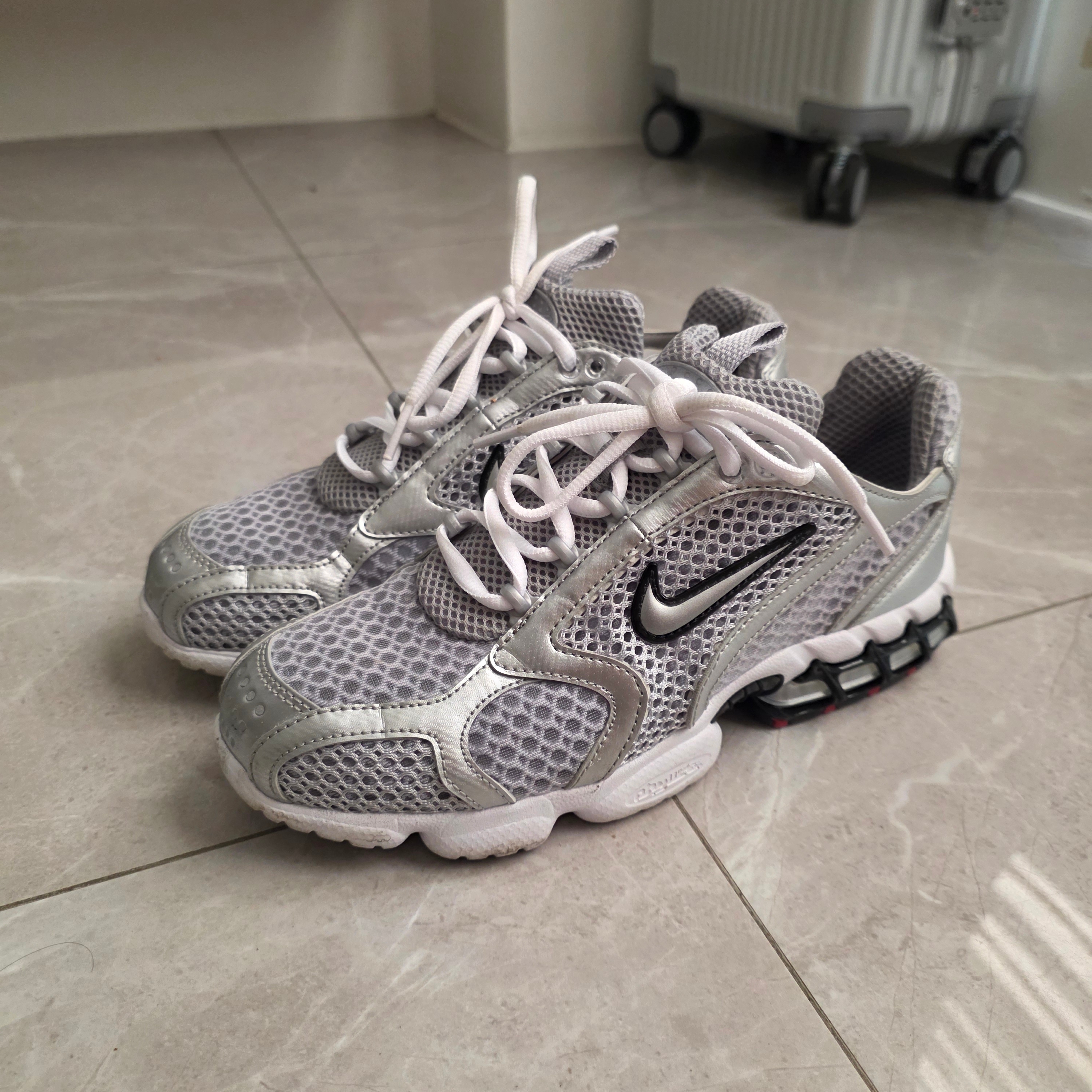 Nike Air Zoom Spiridon Cage 2 Metallic Silver 착용 스타일 - 1