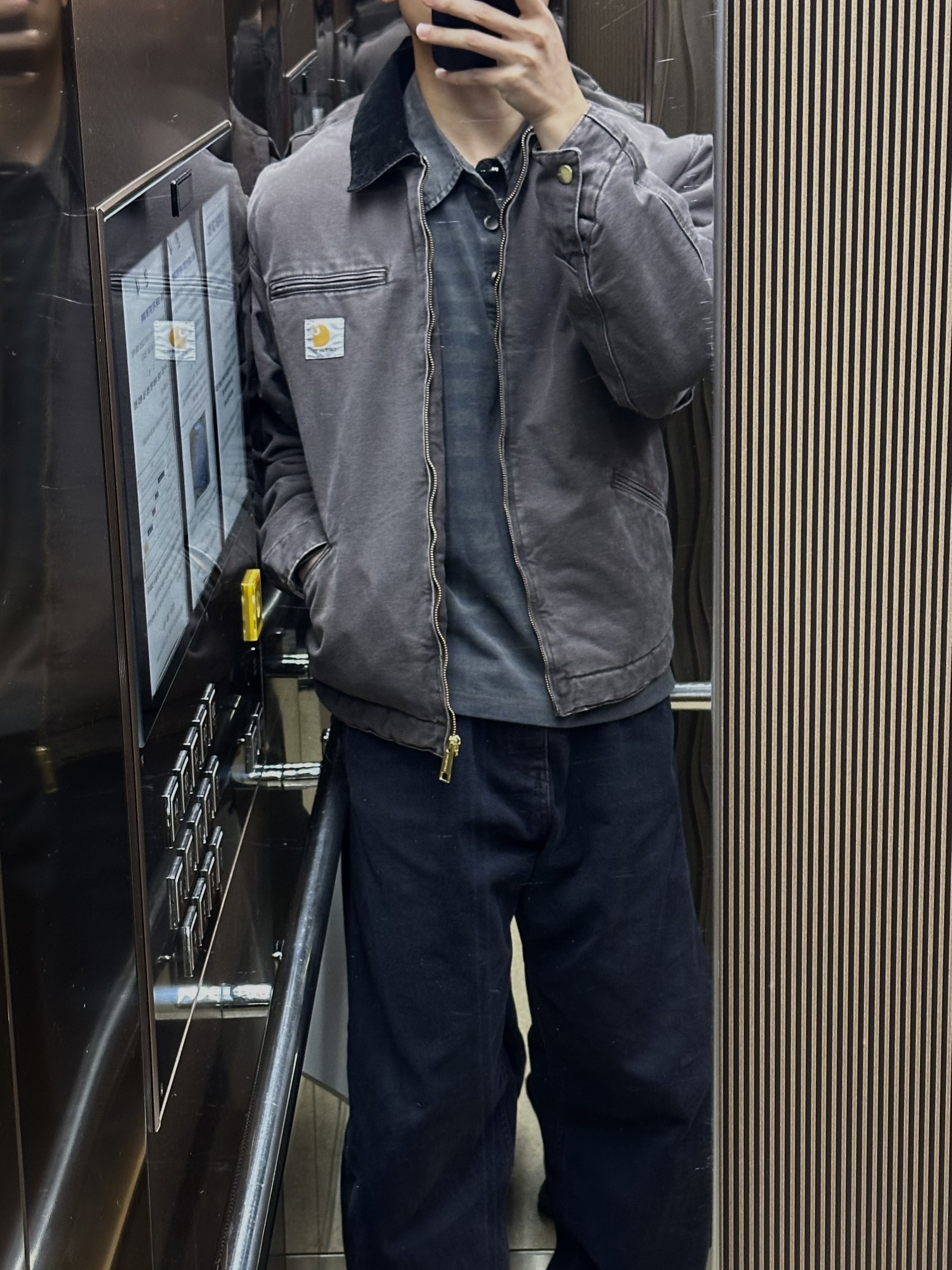 Carhartt WIP OG Detroit Jacket Tobacco Black, Hatchingroom VTG Stripe Polo T-Shirt Dyed Grey 착용 스타일