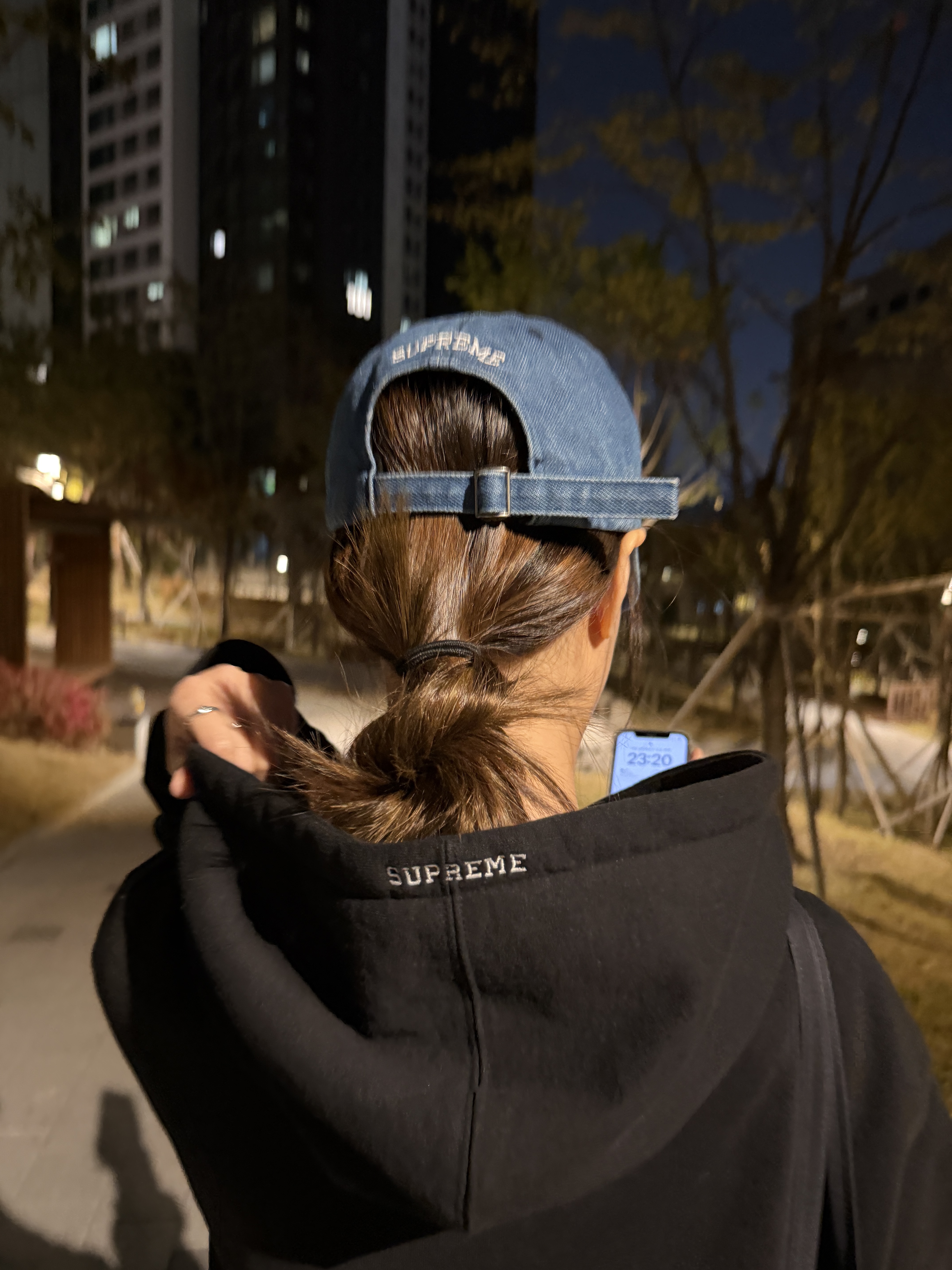 Supreme S Logo Zip Up Hooded Sweatshirt Black - 24FW, Supreme Pigment S Logo 6-Panel Denim - 24FW 착용 스타일 - 4