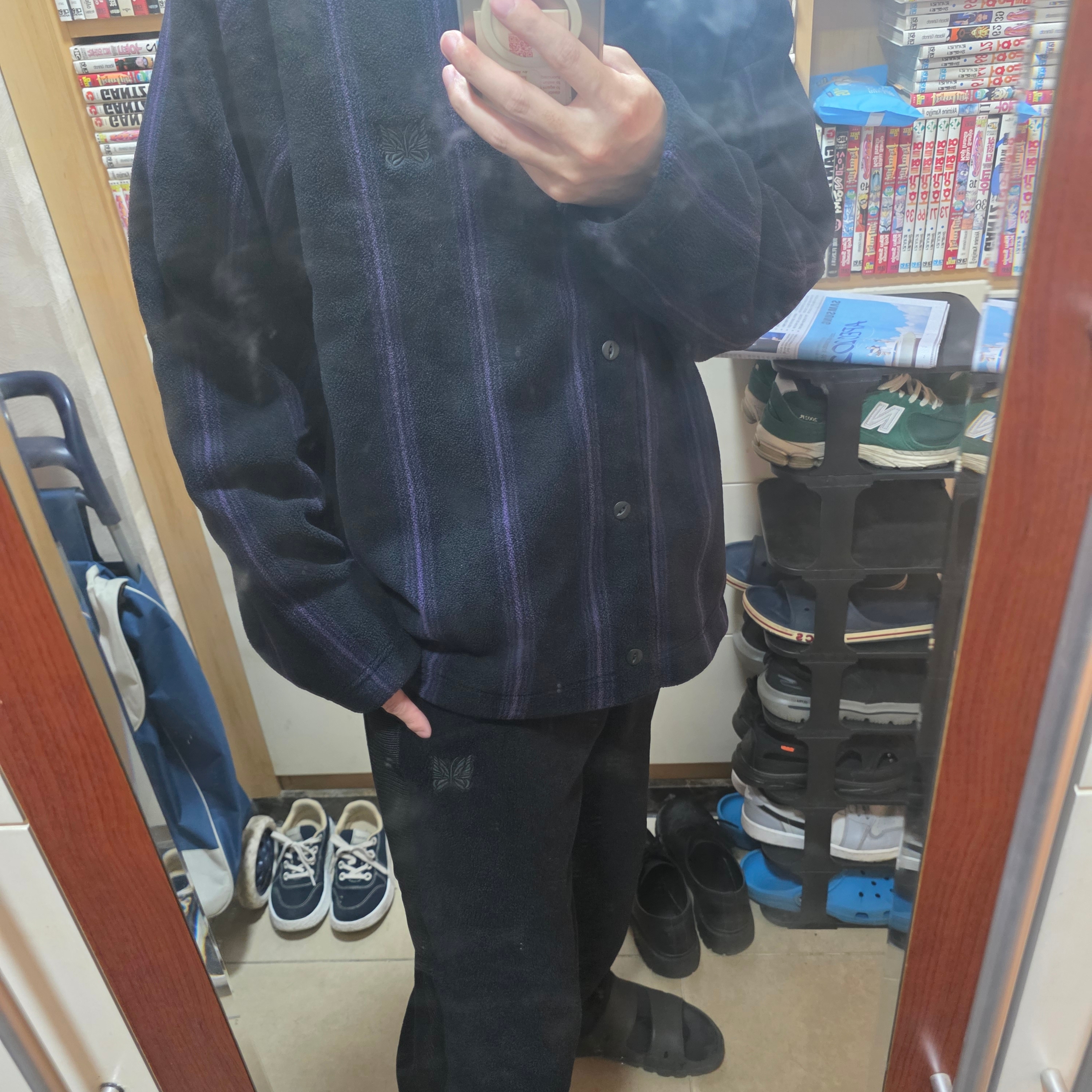 Uniqlo x Needles Fleece Oversized Cardigan Black - KR 착용 스타일