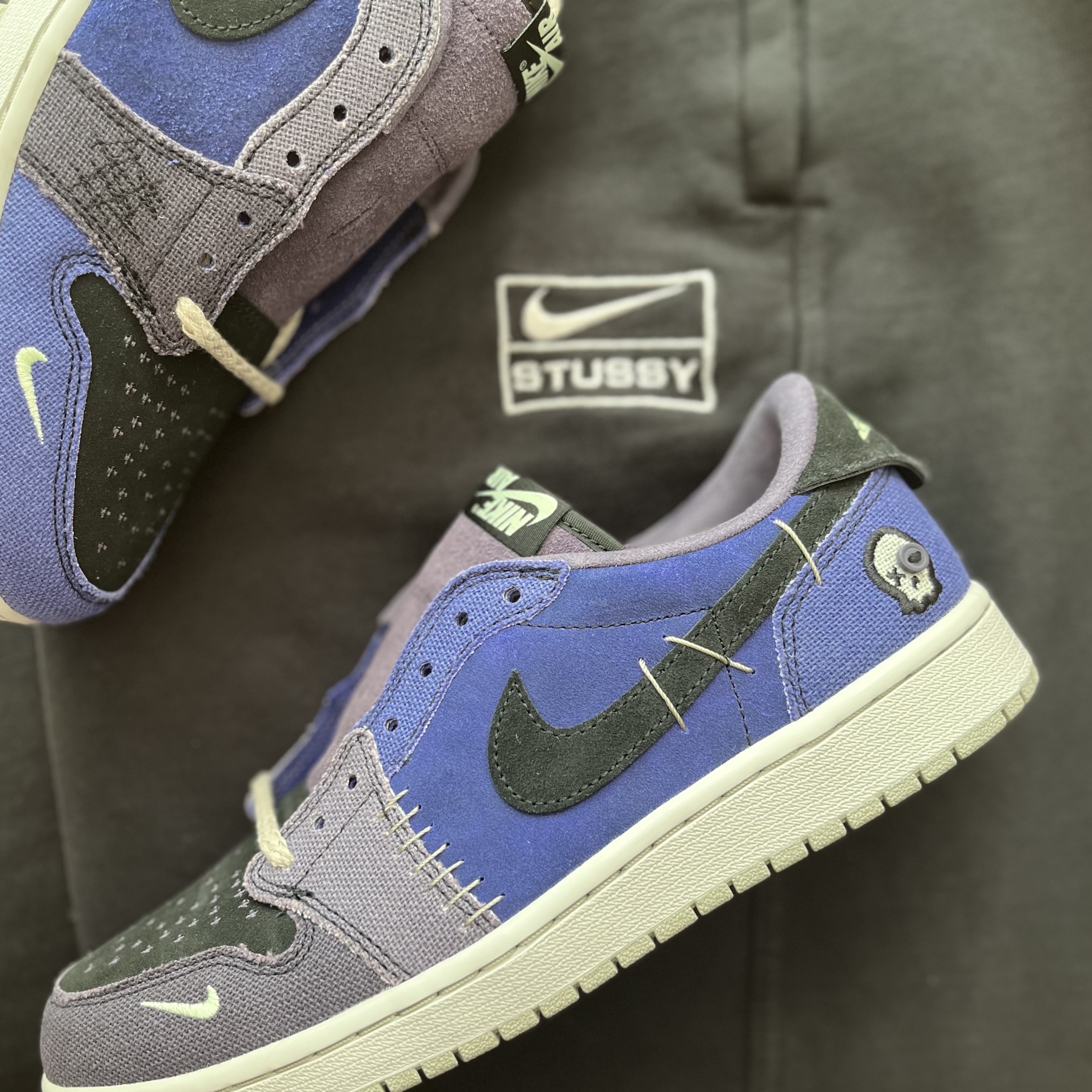 Jordan 1 x Zion Williamson Retro Low OG Regency Purple and Dark Raisin, Nike x Stussy Washed Fleece Pants Black (FN5235-010) 착용 스타일