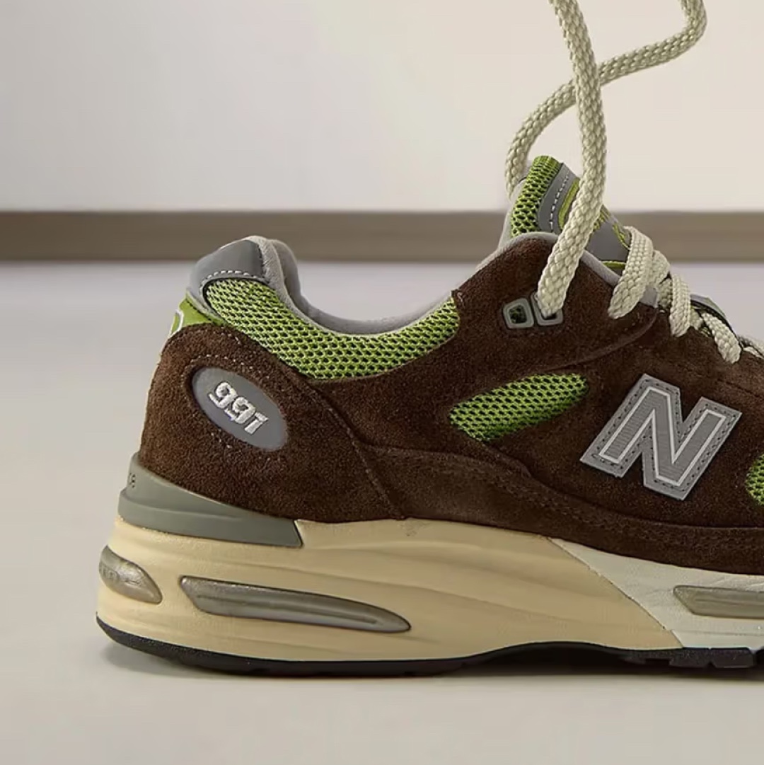 New Balance × Danielle Cathari 991v2 Chocolate Brown Pistachio 착용 스타일 - 3