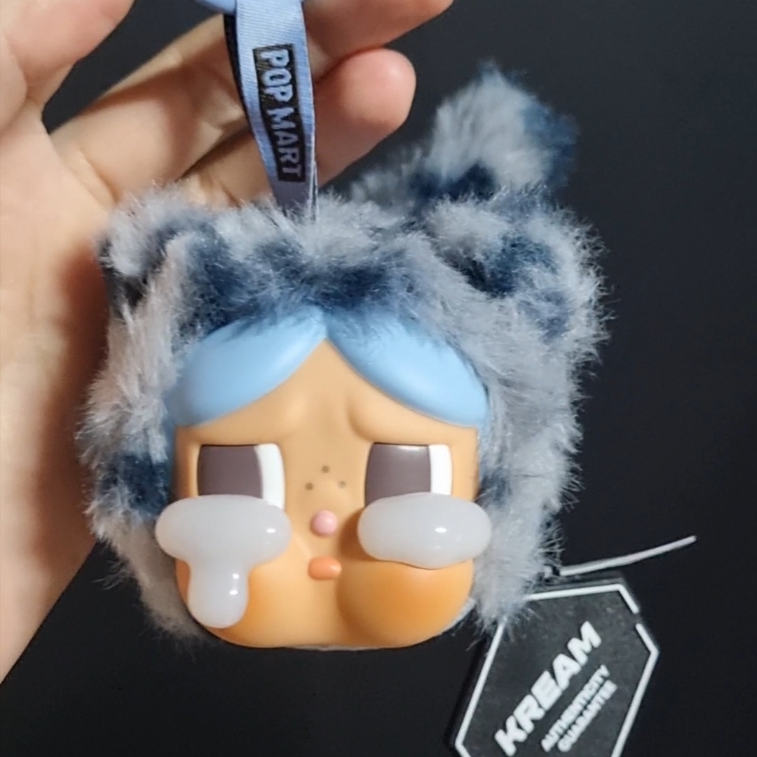 Pop Mart Crybaby Wild But Cutie Series Vinyl Plush Pendant Denim Cutie (Opened Case) 착용 스타일