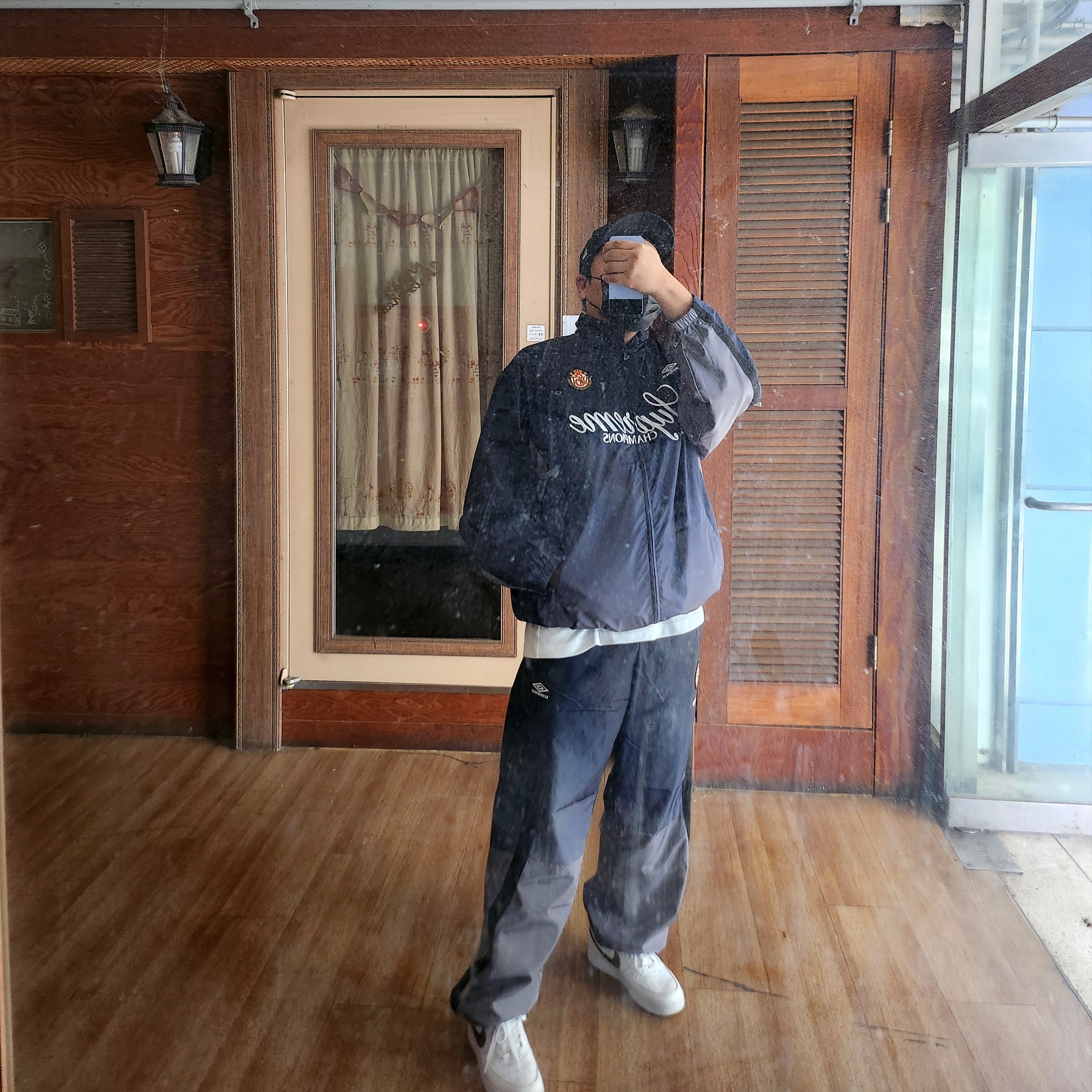 Supreme x Umbro Gradient Track Pant Black - 25FW, Supreme x Umbro Gradient Track Jacket Black - 25FW 착용 스타일