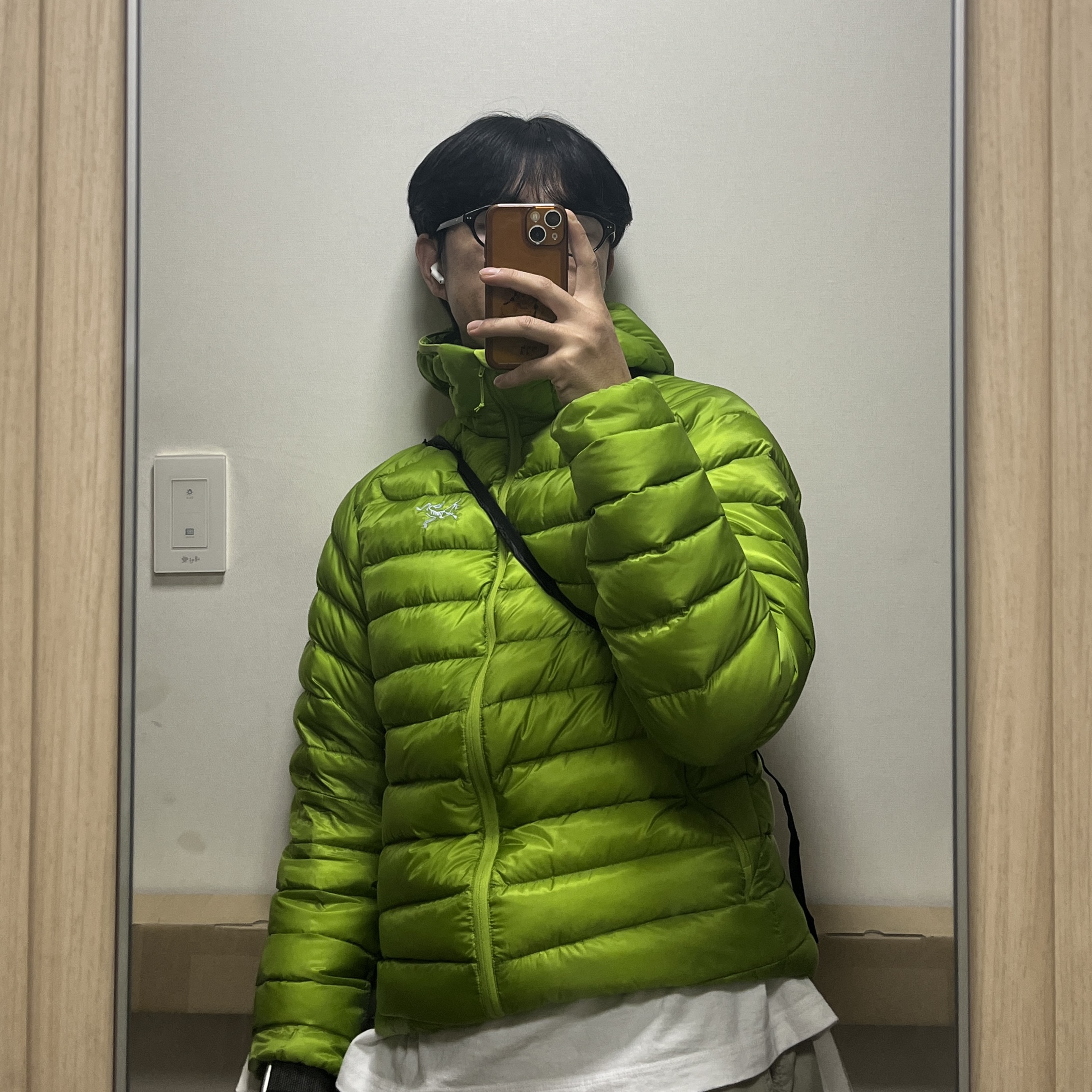Arc'teryx Cerium Hoody Black 착용 스타일