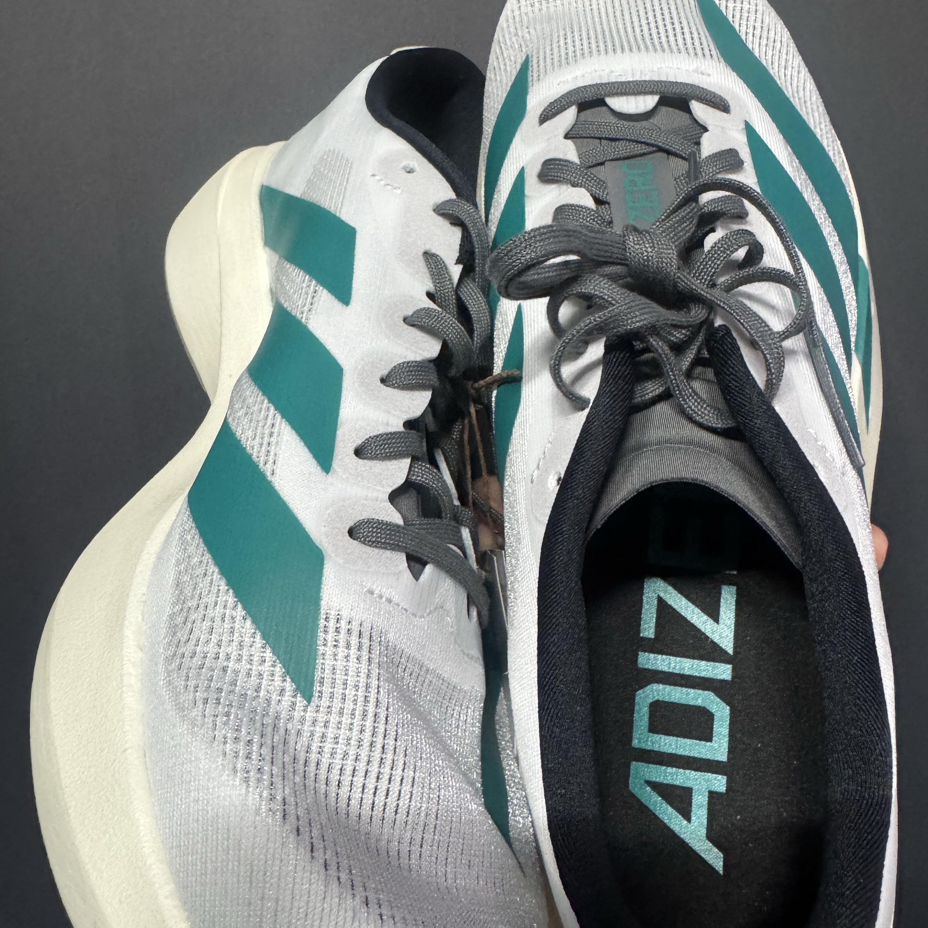 Adidas Adizero EVO SL Cloud White Pure Teal 착용 스타일