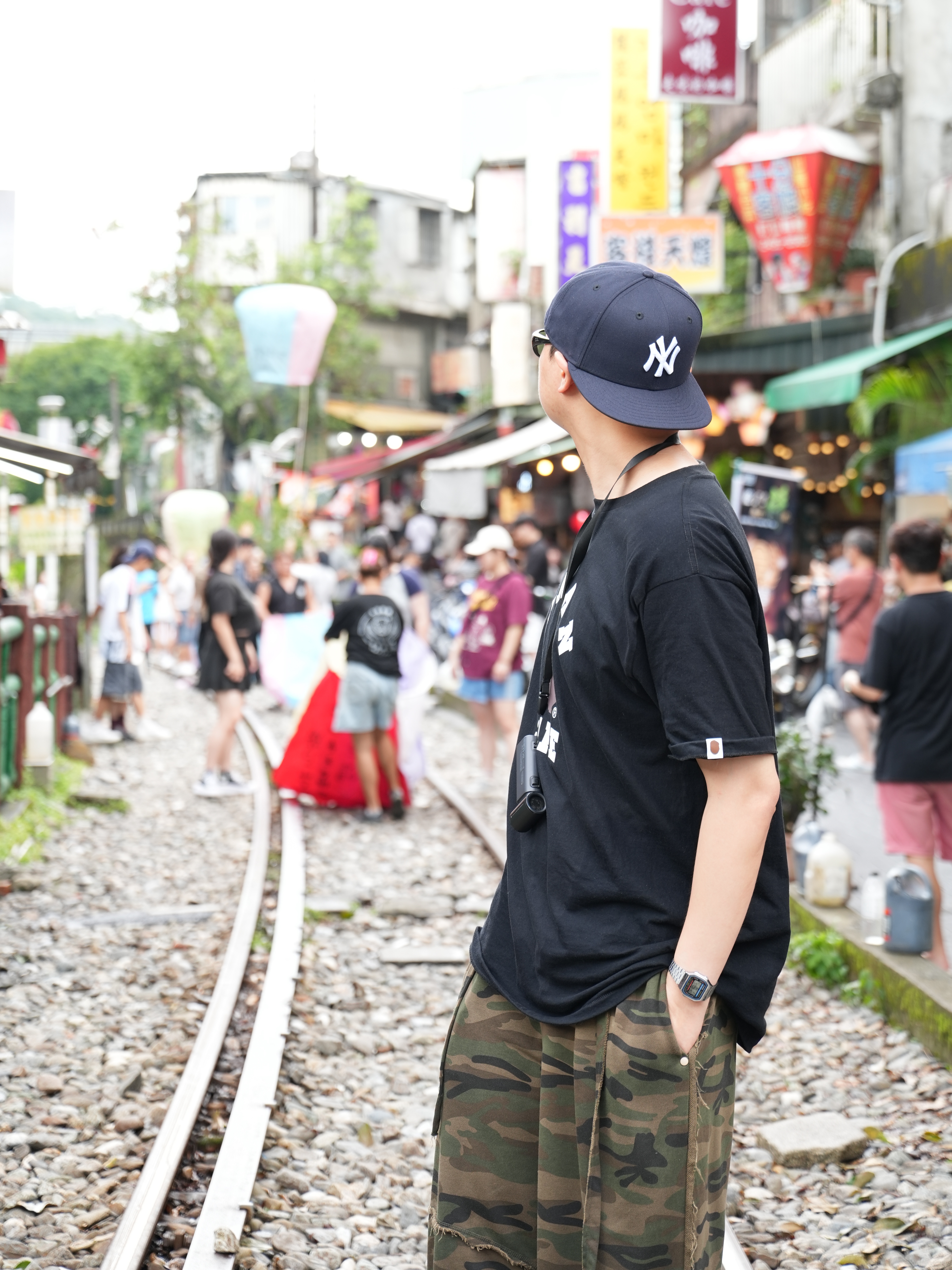 BAPE Japan College City T-Shirt Black, New Era 59Fifty MLB Authentic New York Yankees Game Navy 착용 스타일