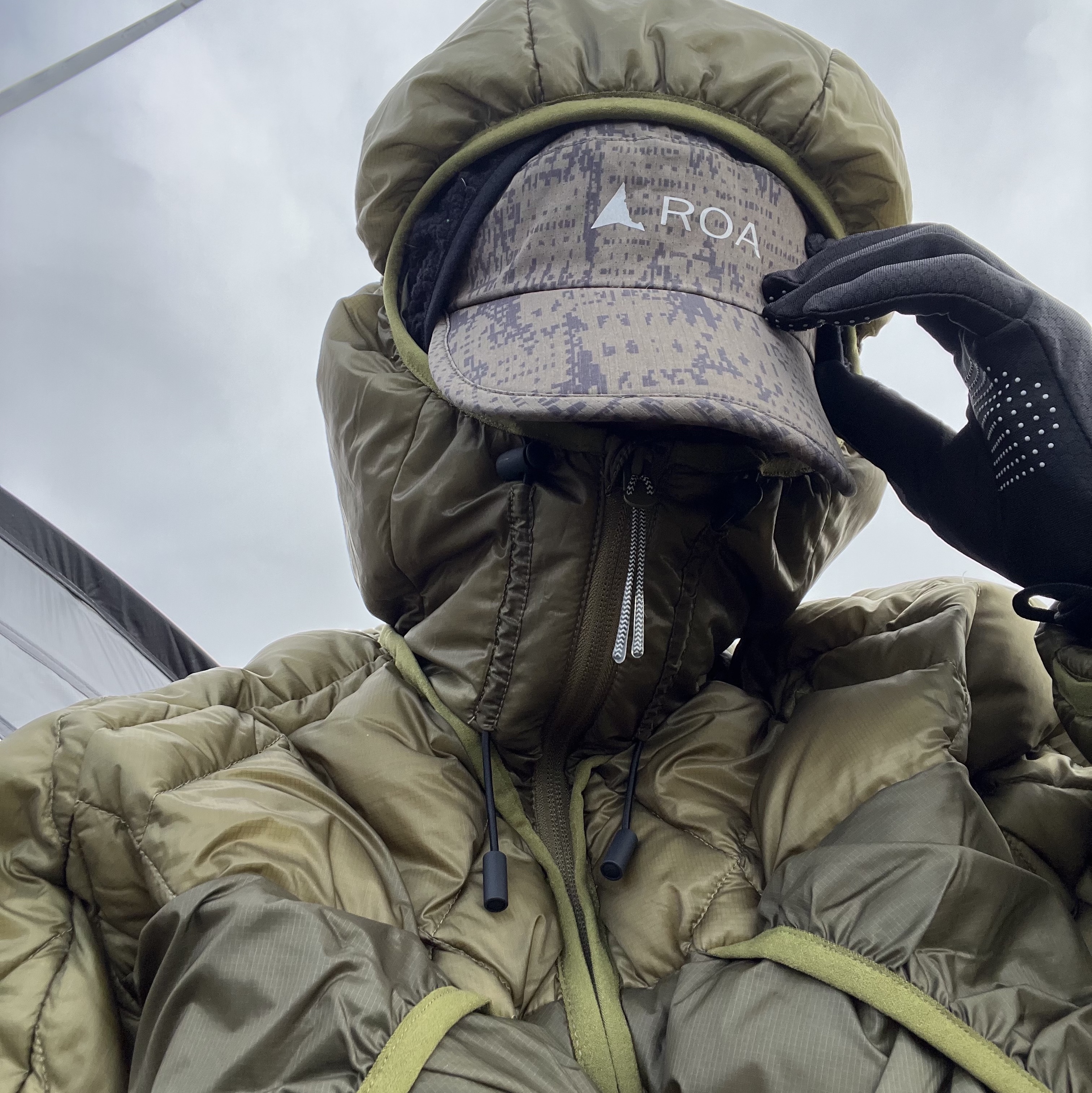 Roa Light Down Jacket Olive Branch 착용 스타일 - 2