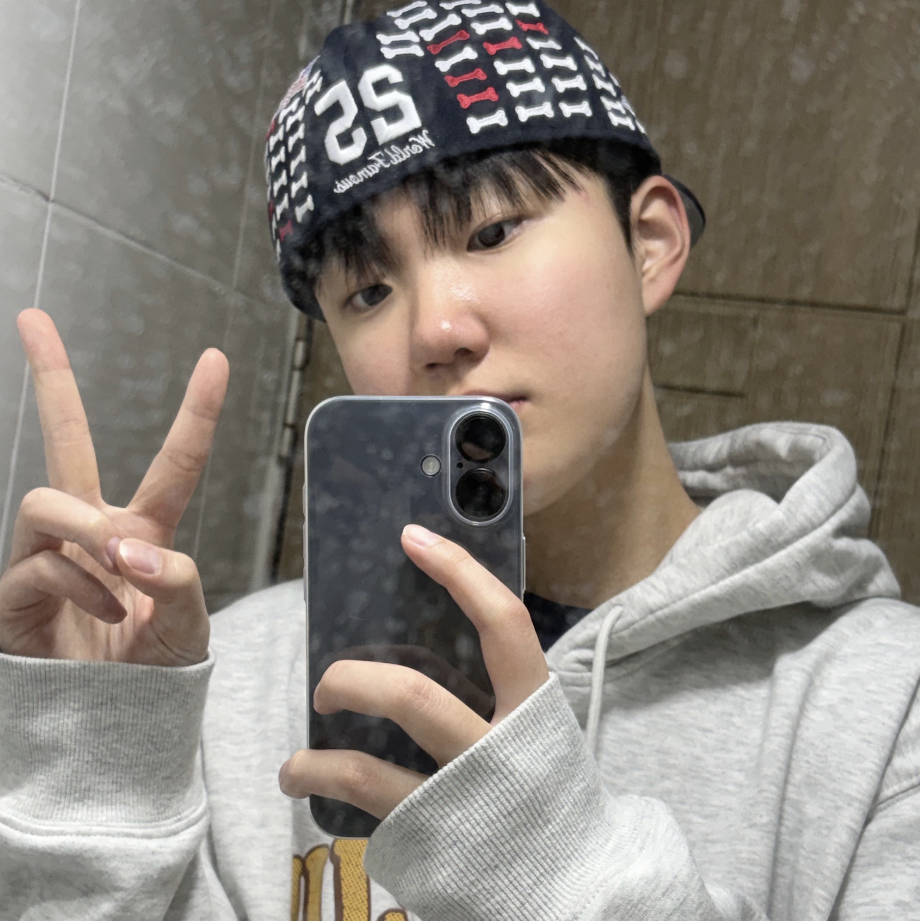 Supreme Bones Box Logo New Era Navy - 25FW 착용 스타일