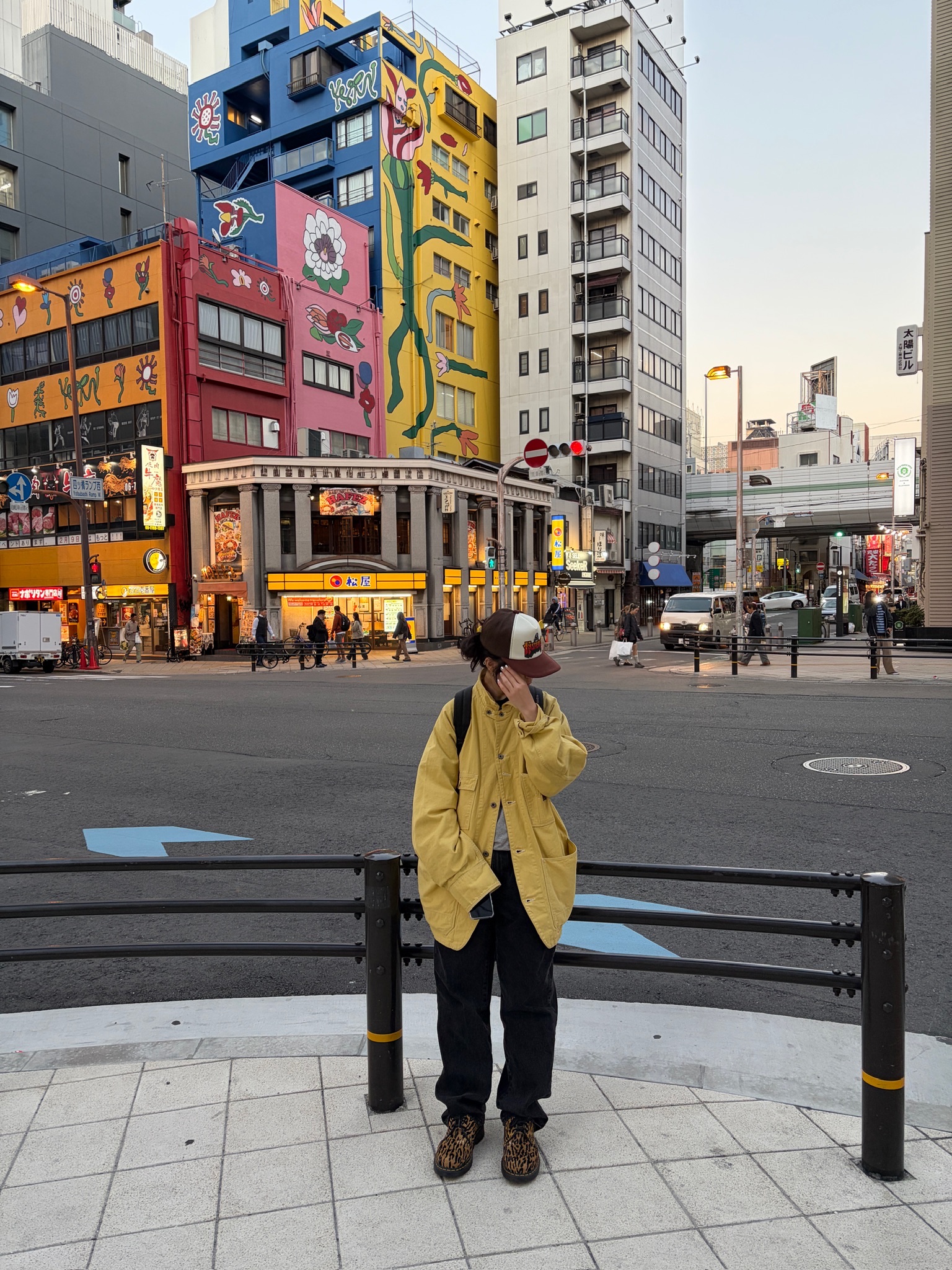Dr. Martens x Wacko Maria 1461 Tiger Camo Hair On Camel Black, Hysteric Glamour Bad Ass Fire Logo Mesh Cap Brown 착용 스타일