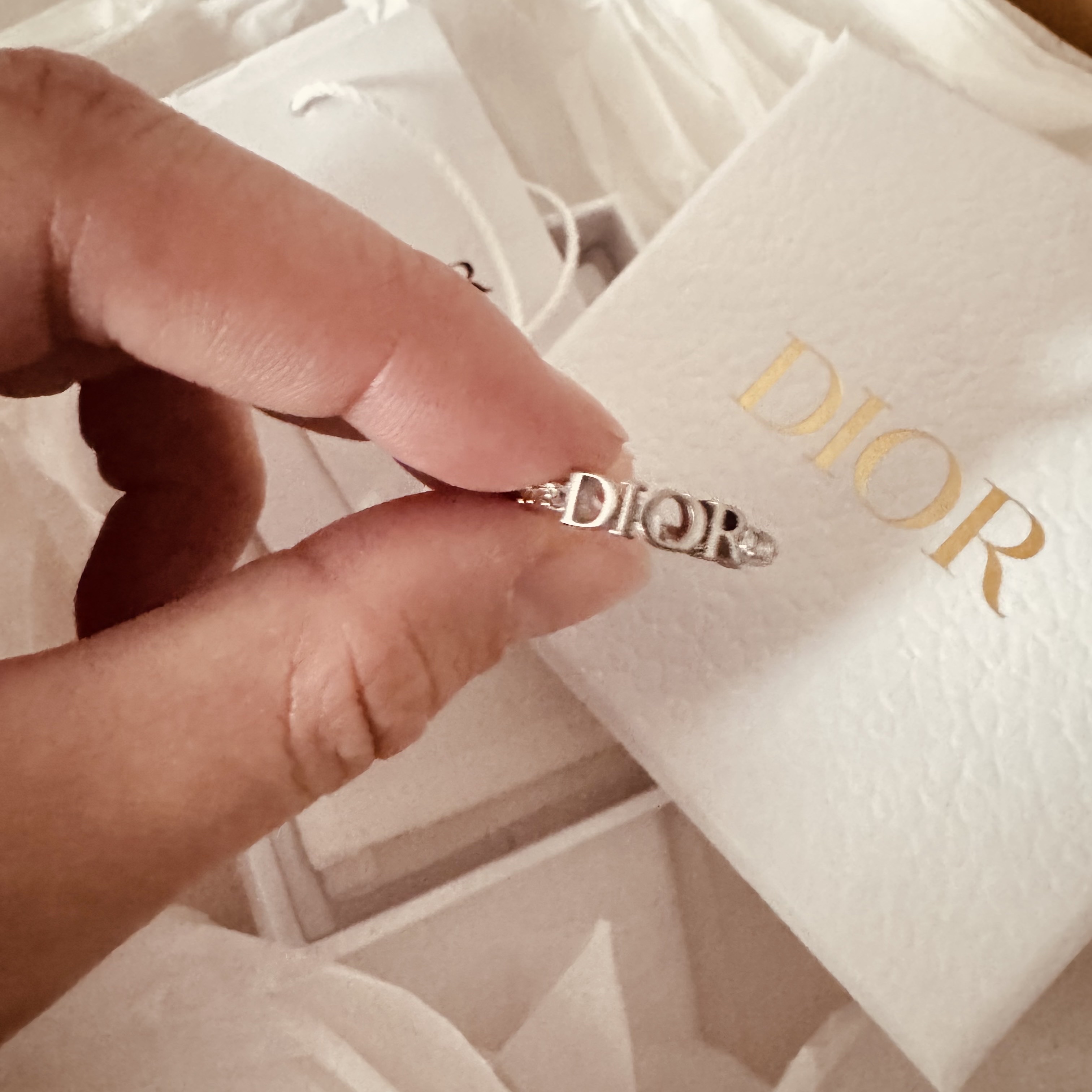 (W) Dior Diorevolution Ring Silver Finish Metal & White Crystals 착용 스타일 - 3